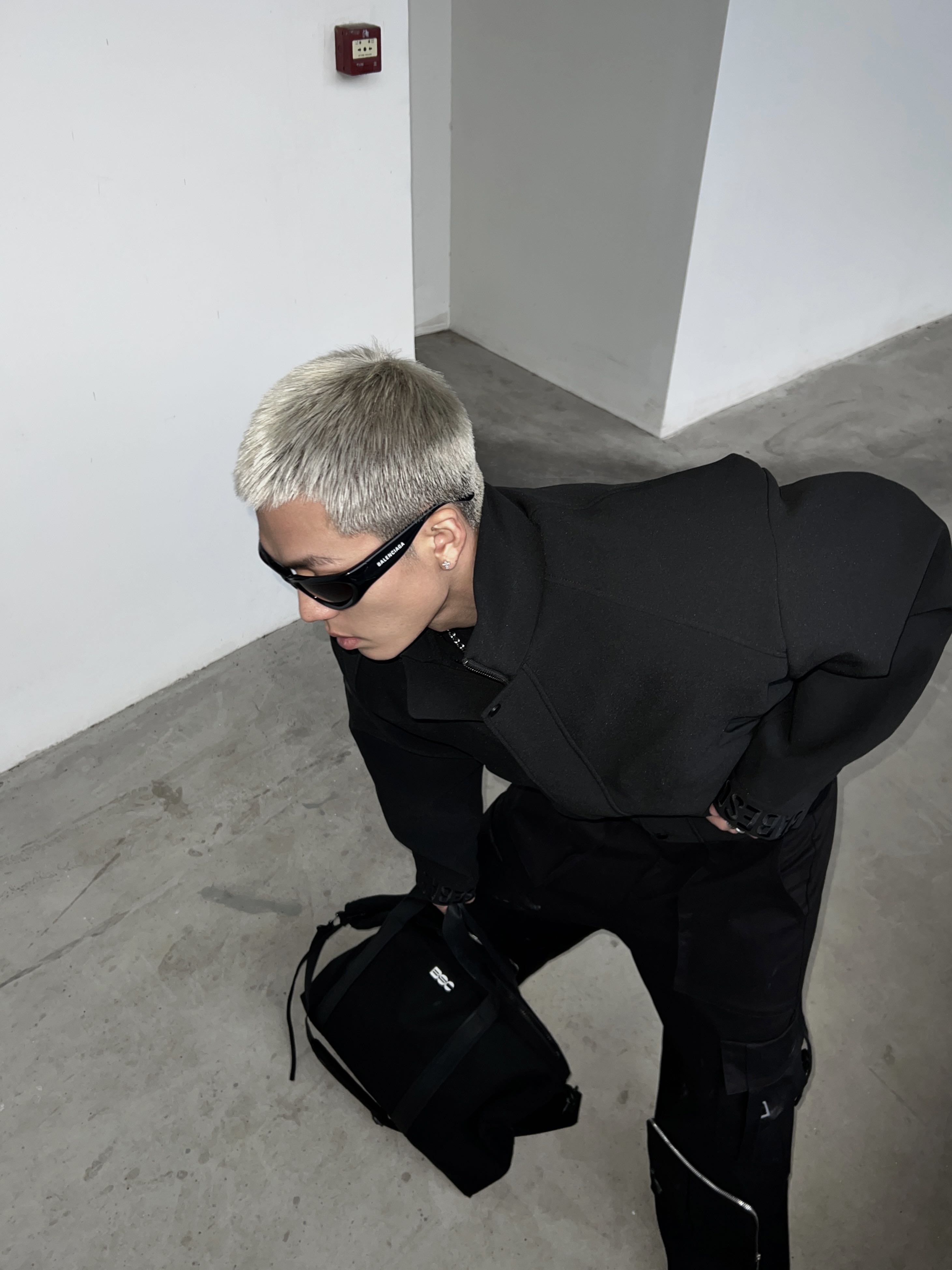 BALENCIAGA Swift Oval Sunglasses in Black | REVERSIBLE