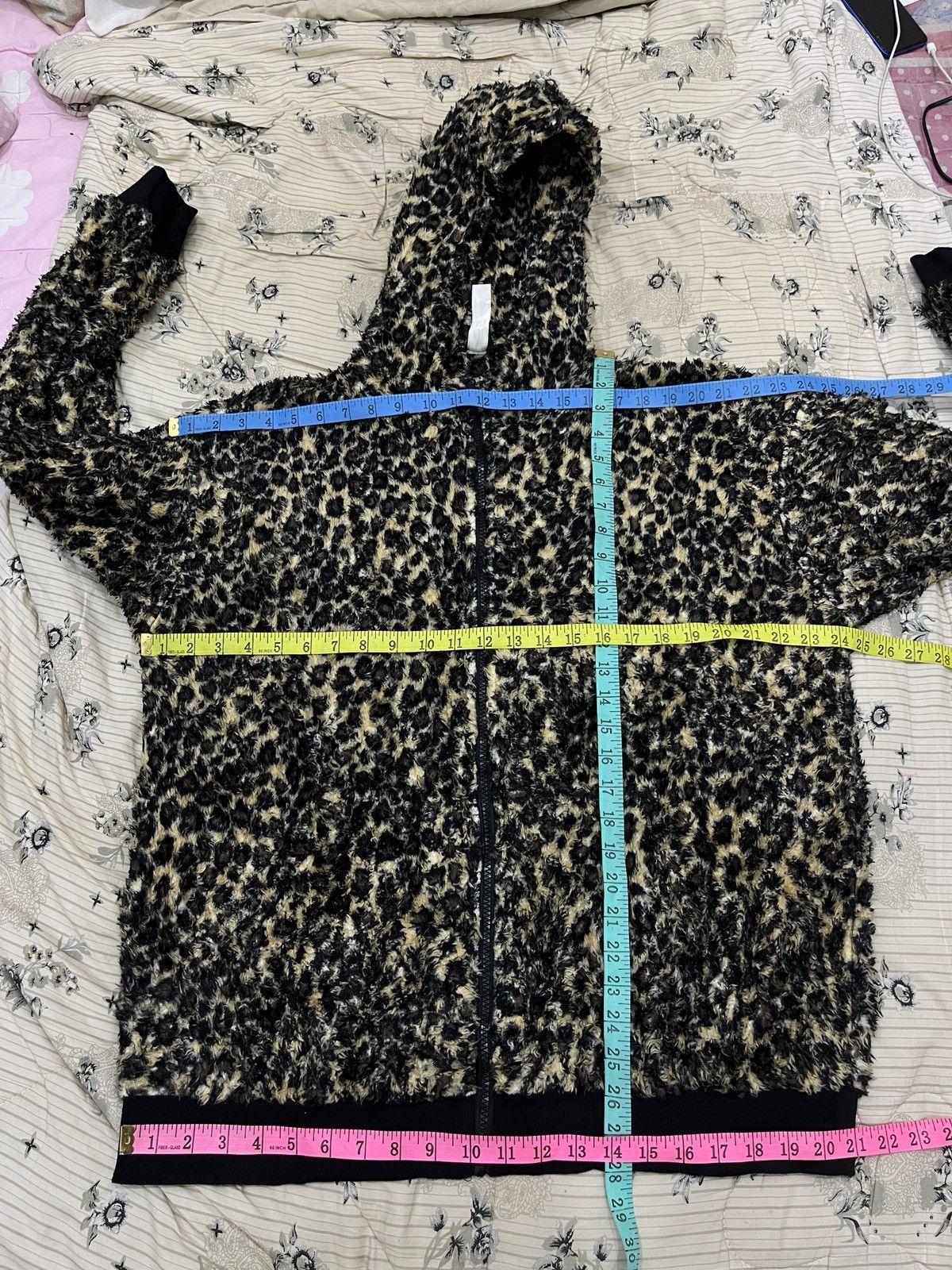 Japanese Brand - (Eee). MODISH GAZE LEOPARD HOODIE SWEATER - 14