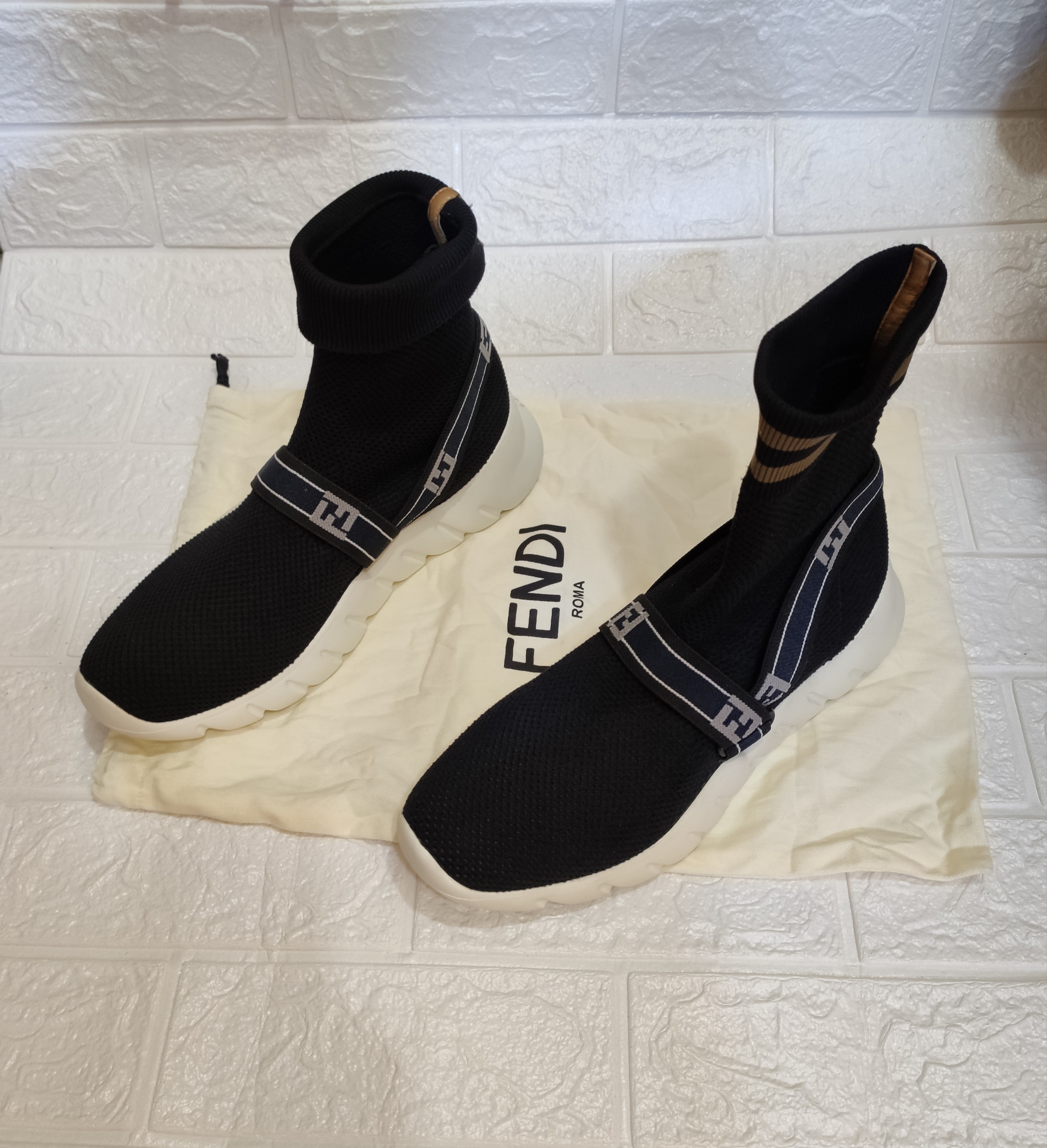 Beautiful Fendi black blue navy socks trainer - 7
