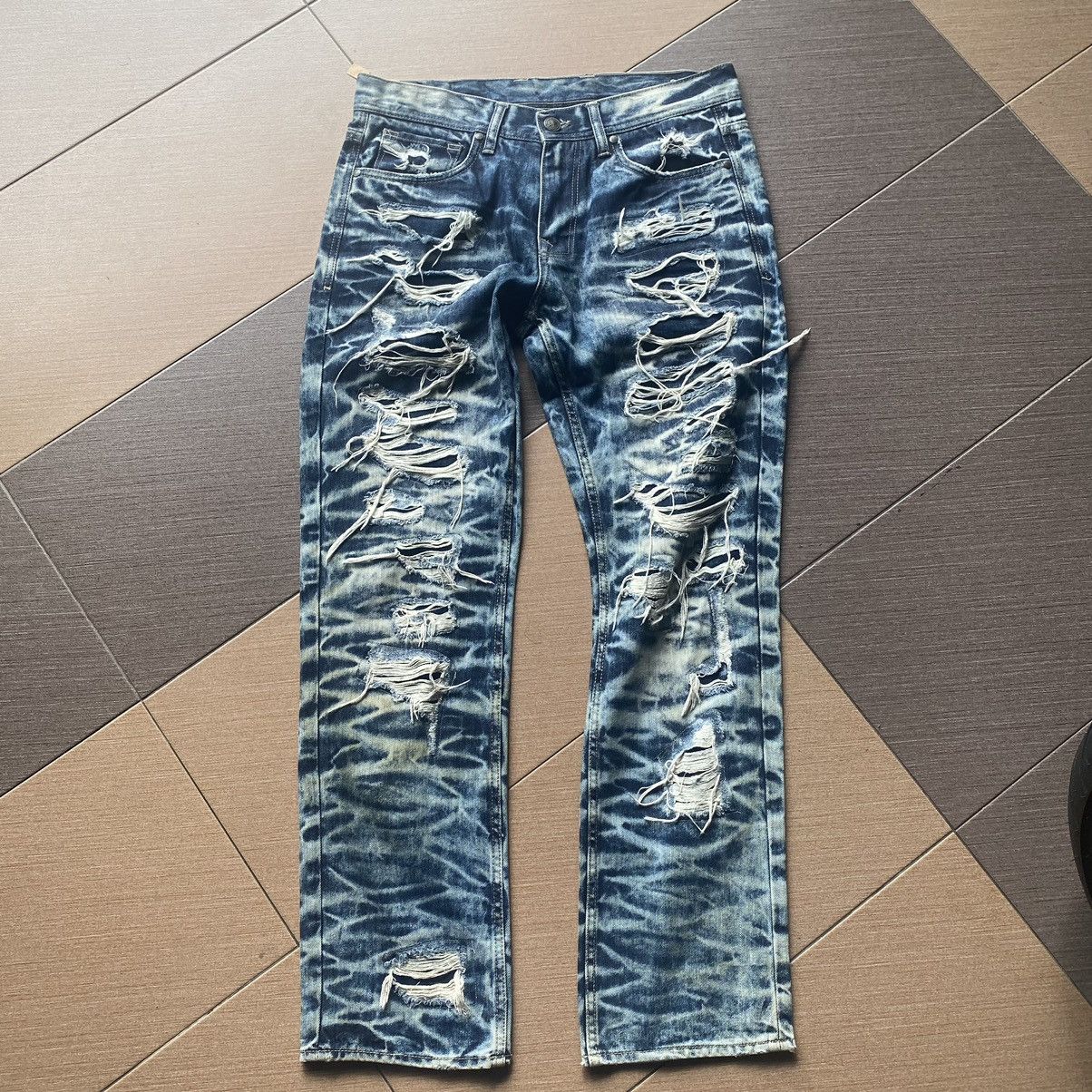 D-LUX DISTRESSED DENIM - 1