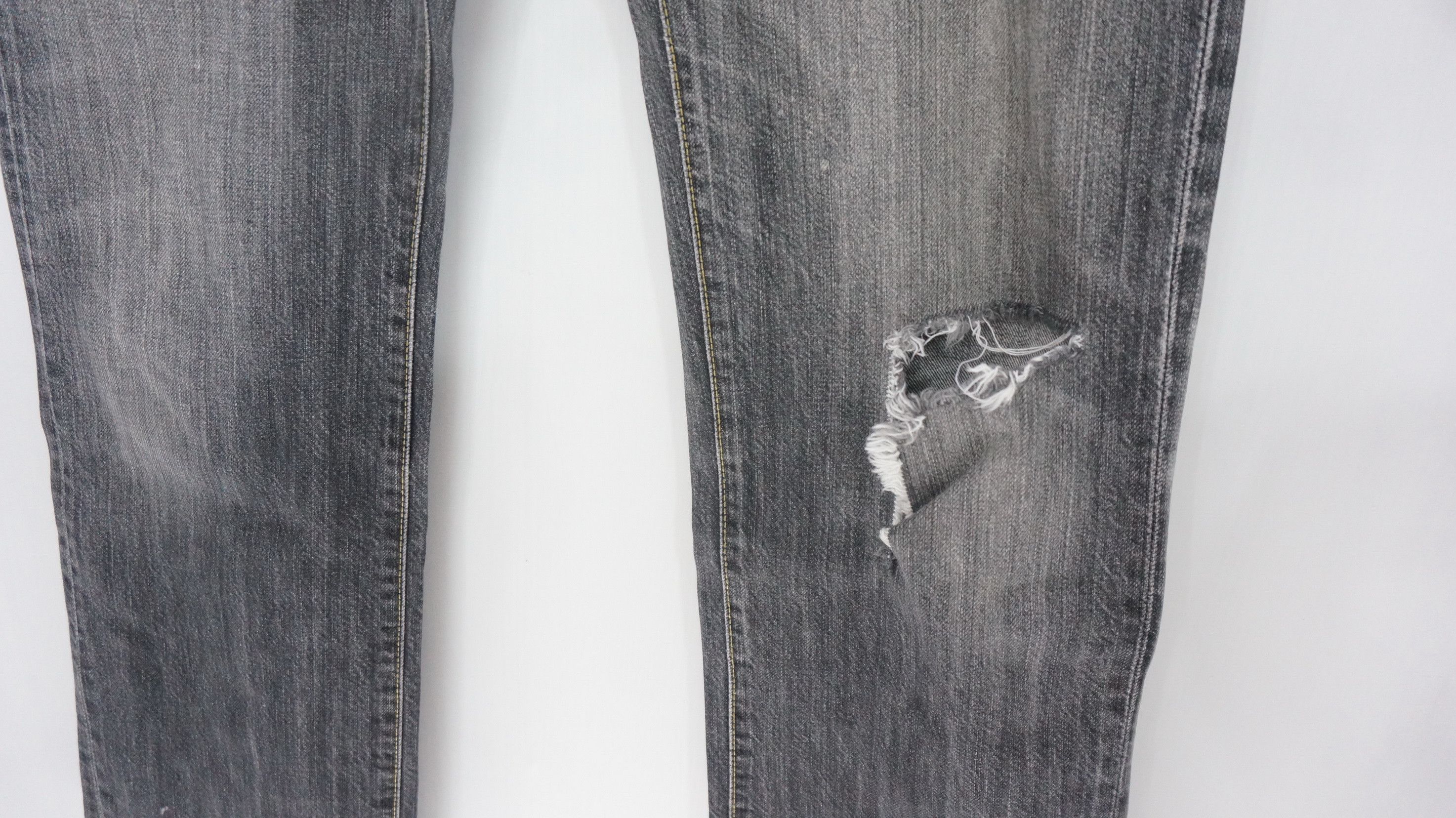 Uniqlo Jeans UJ S002 Ash Grey Distressed Jeans W32 - 5