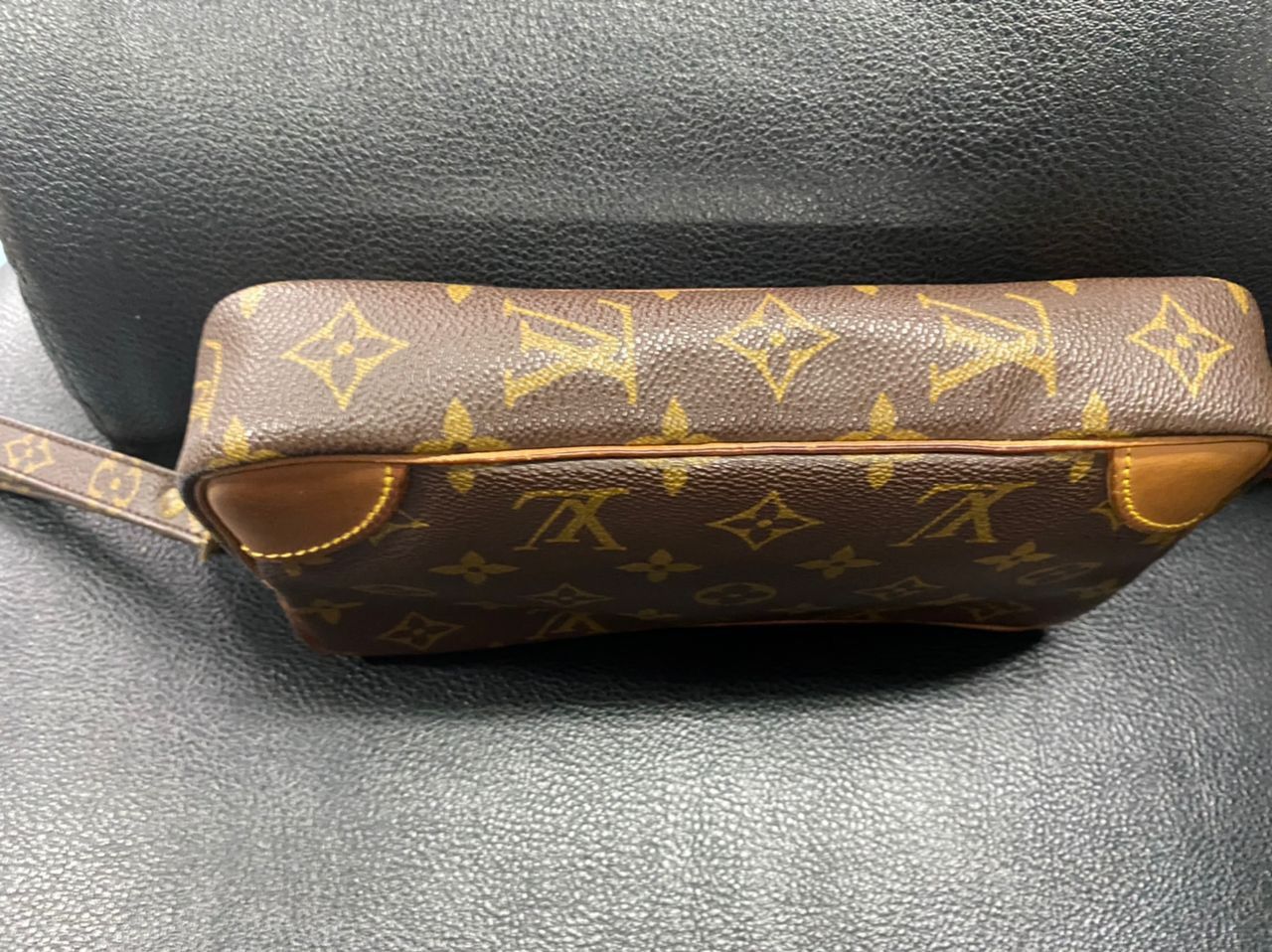 Authentic LOUIS VUITTON Mrlyn Dragon Clucth Bag - 15