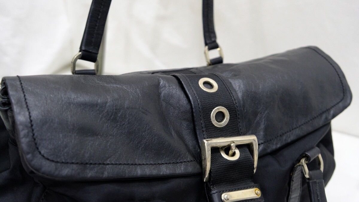 Authentic Black Prada handbag leather and nylon - 5
