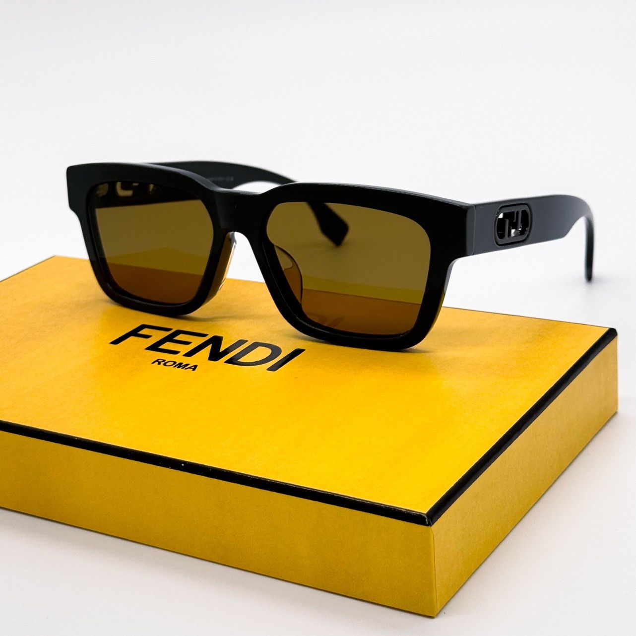 NEW FENDI FE40107F 20J SQUARE BLACK BROWN UNISEX SUNGLASSES - 1