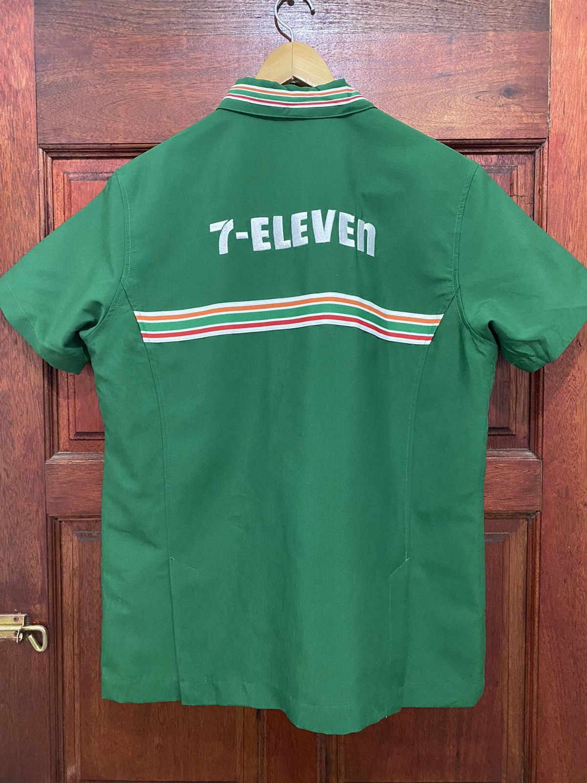 Vintage 90’s 7 Eleven Uniform Worker Embroidery Logo Shirt - 2