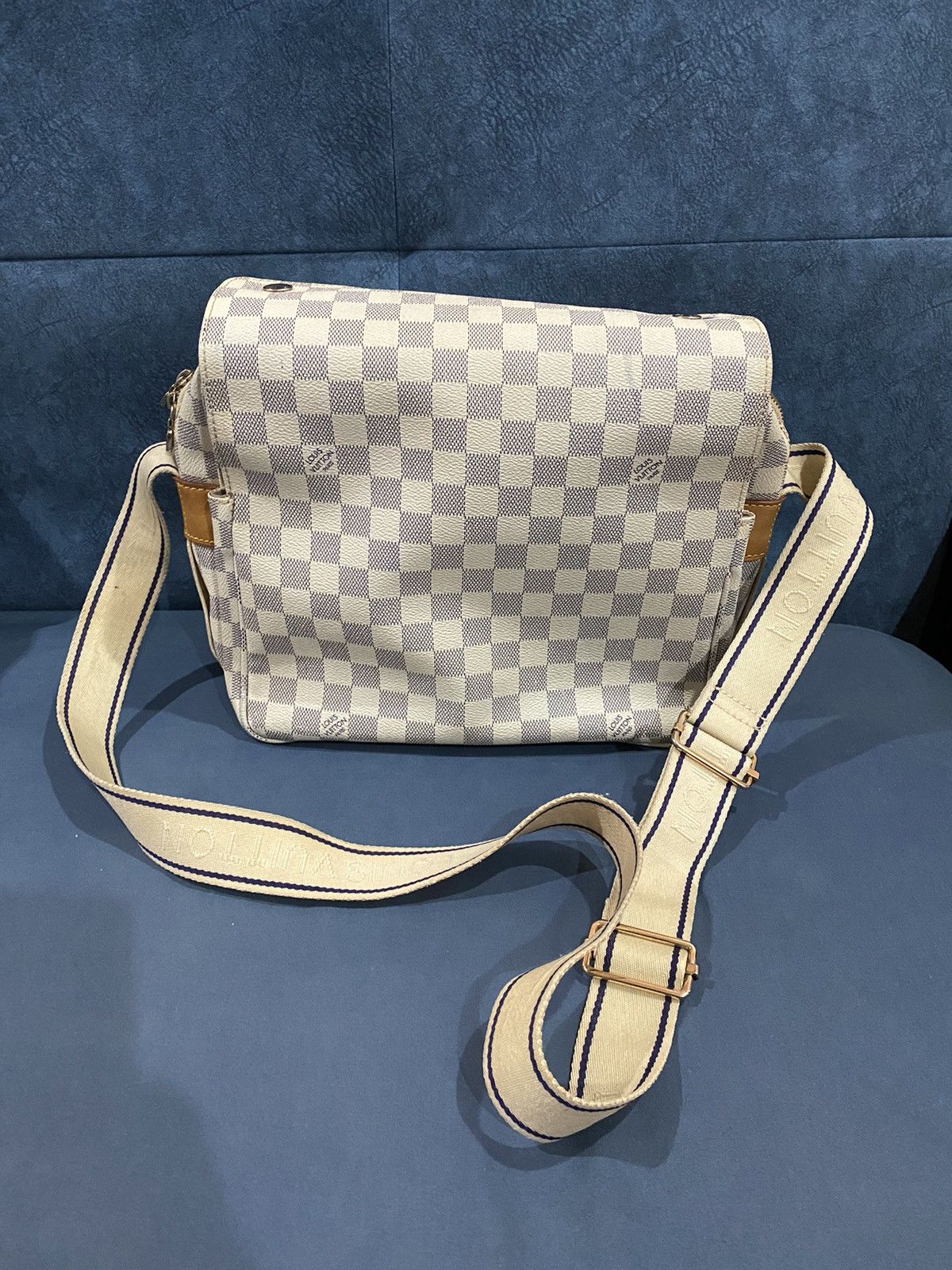 Auth LOUIS VUITTON White Damier Azur Naviglio Crossbody Bag - 5