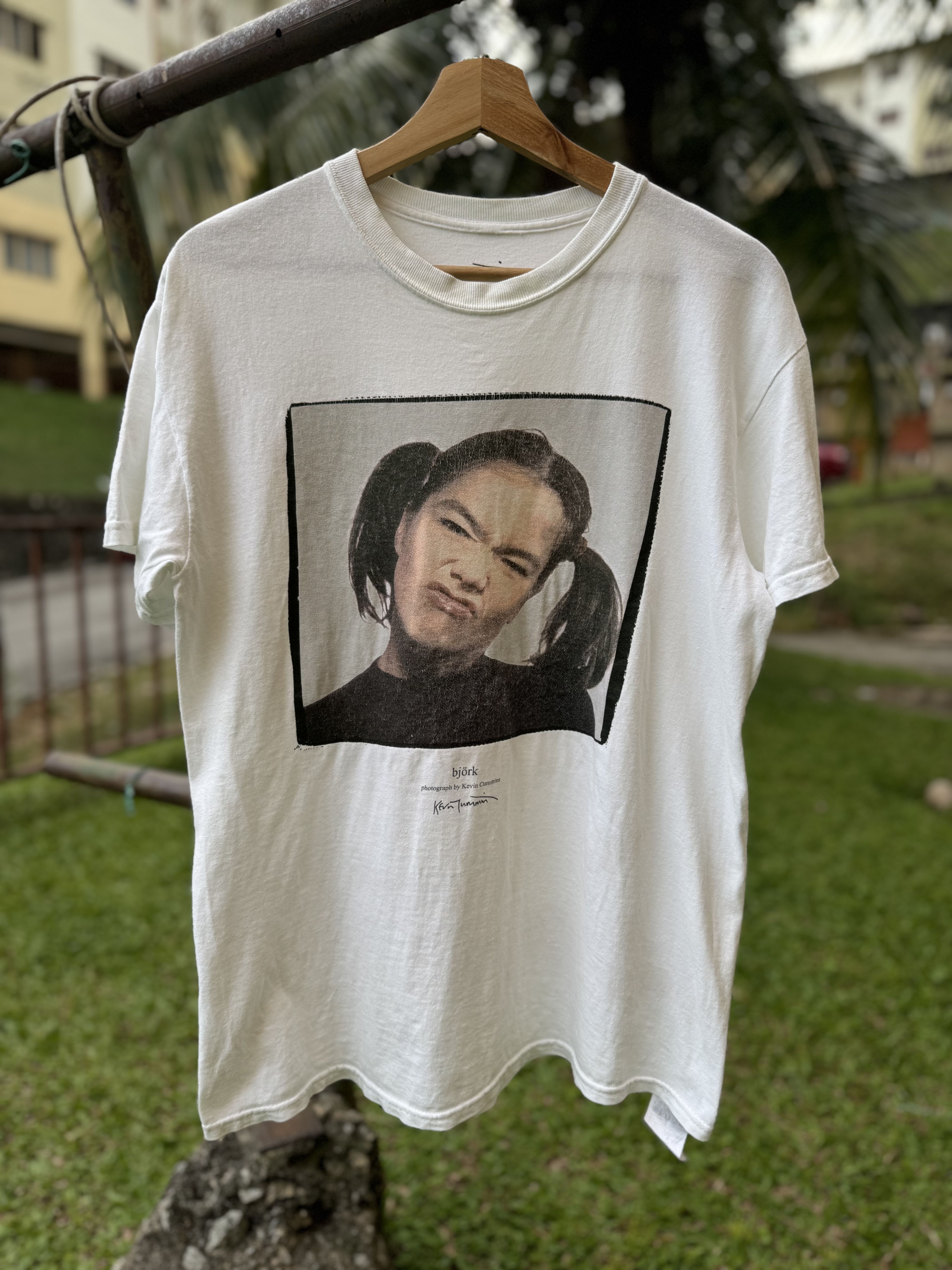Kevin Cummins björk photo tee - BLACK LL Bjork Photo Tee by Kevin Cummins - Etsy