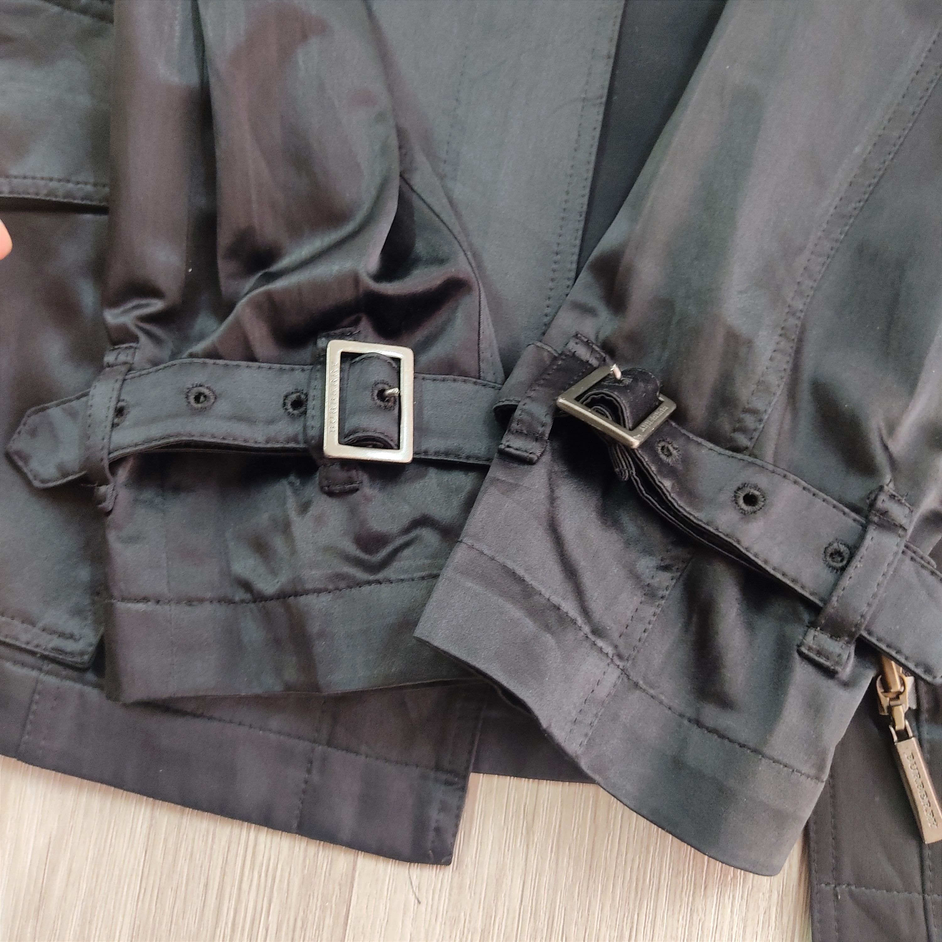 BURBERRY Side Strapped 4-Pockets Zipper Jacket - 8