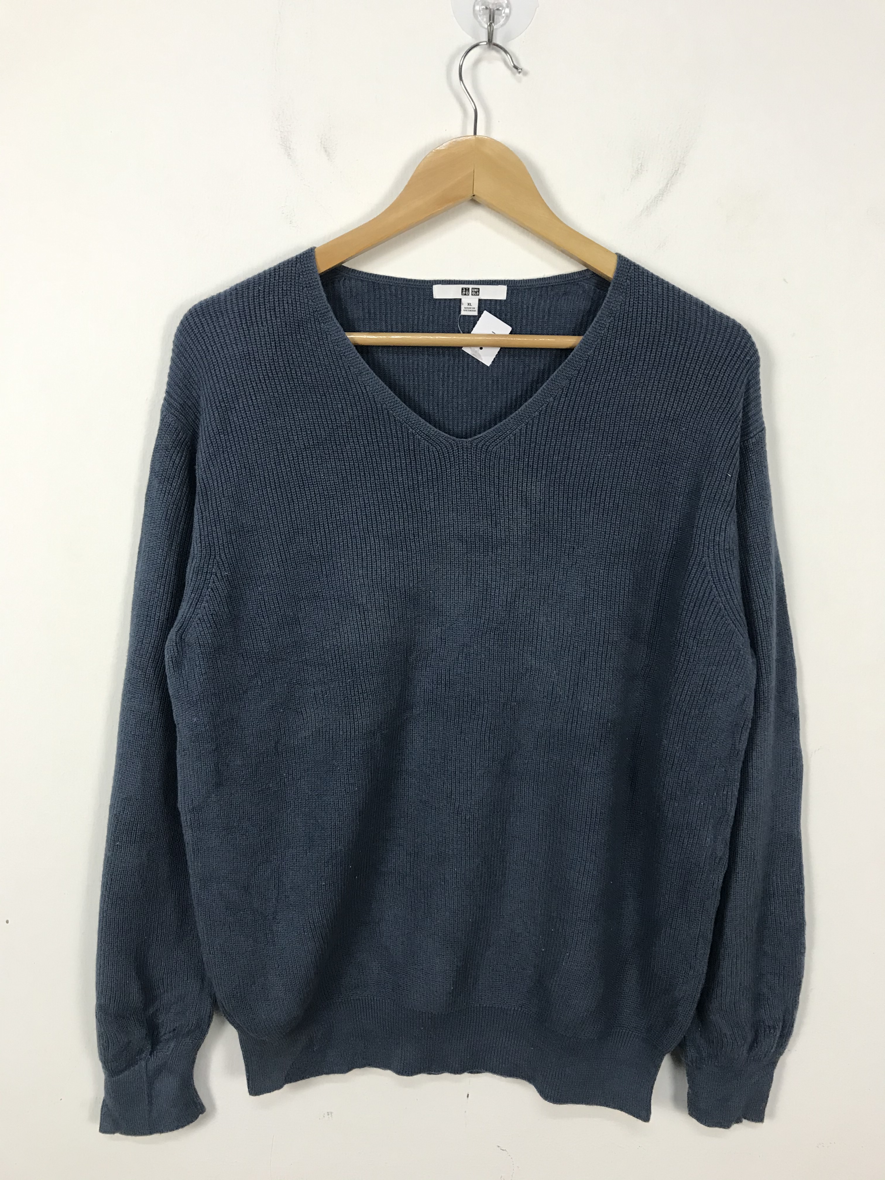 Uniqlo - Uniqlo Knitwear Vneck Sweater #2801 - 1