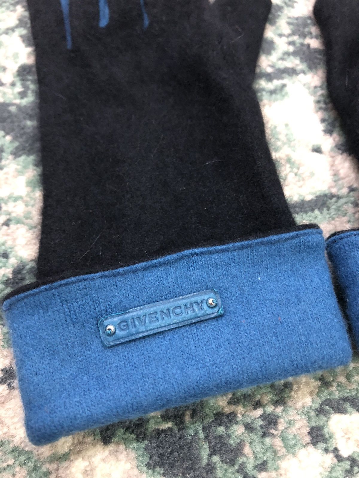 Givenchy Wool Gloves - 4