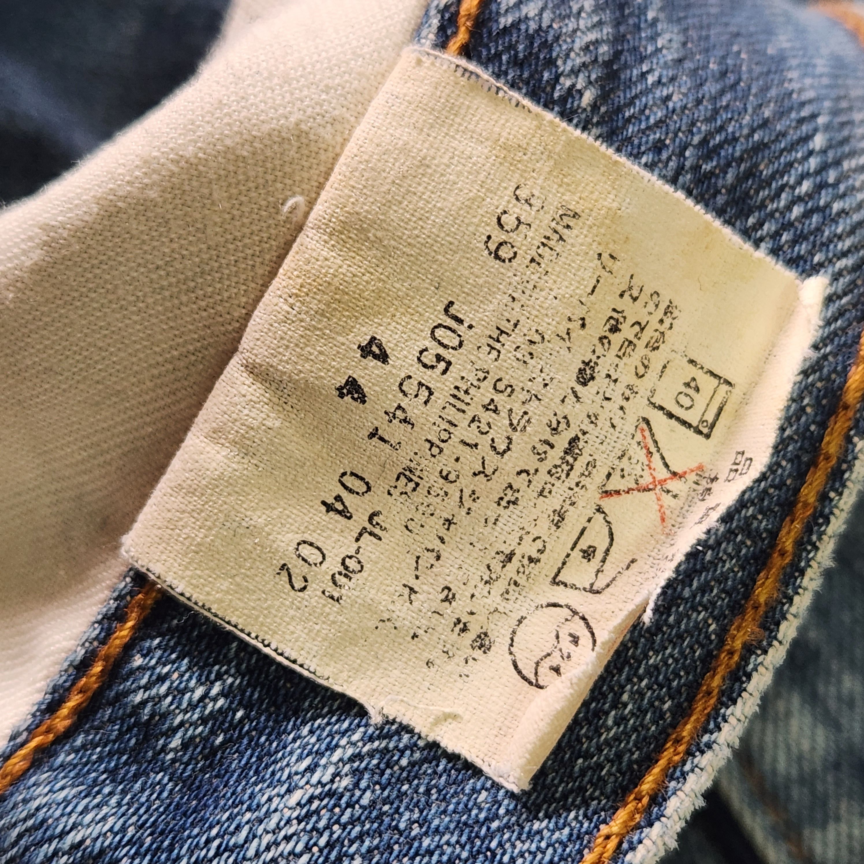 Levis 502 Vintage Distressed Ripped Denim Jeans Year 2002 - 10