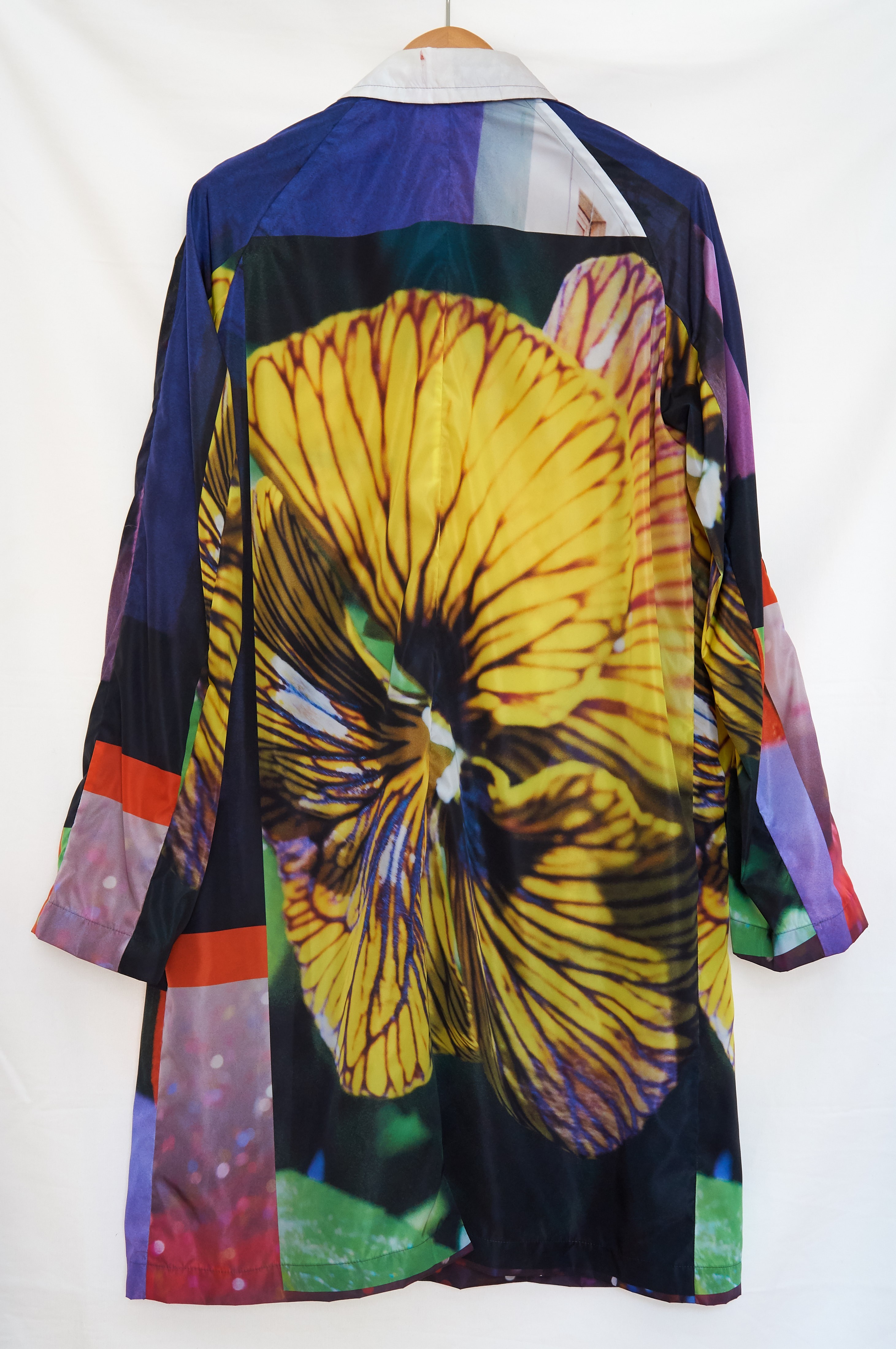 SS20 graphic printed raincoat - 2