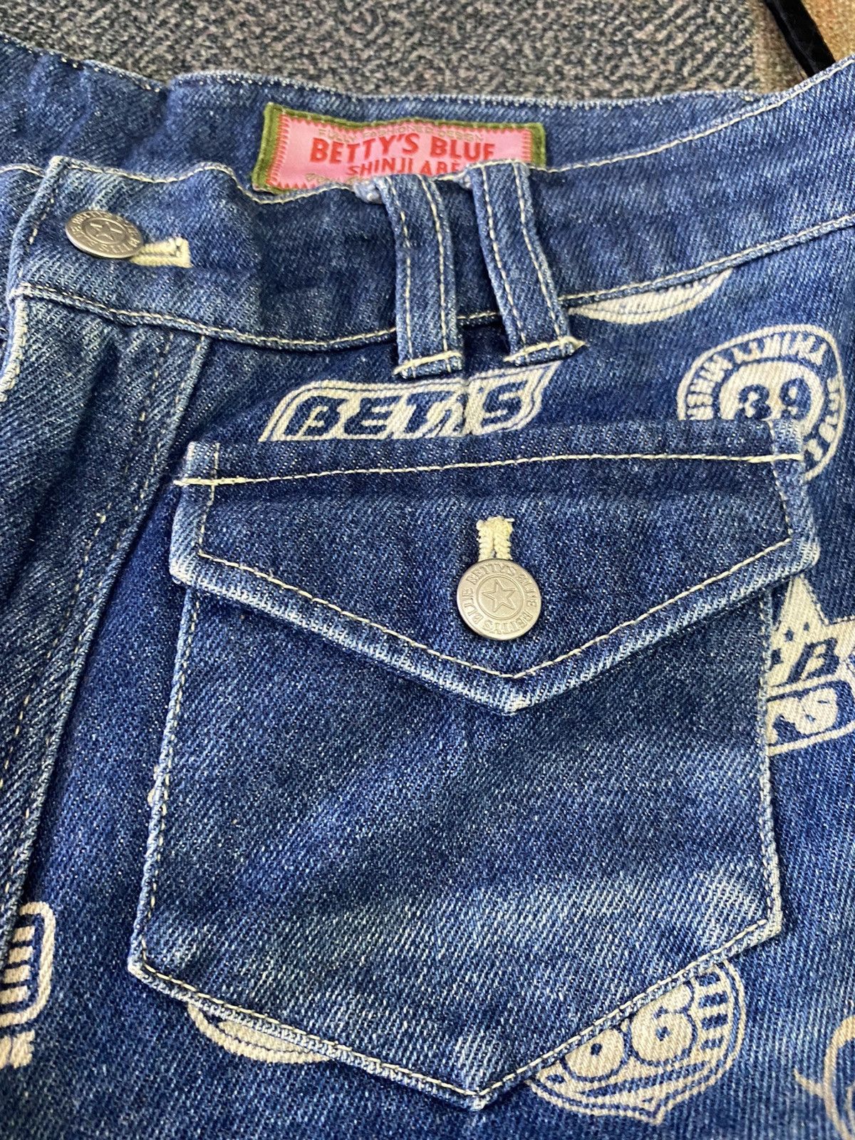 Vintage - Betty’s Blue Shinji Abe Full Print Jeans