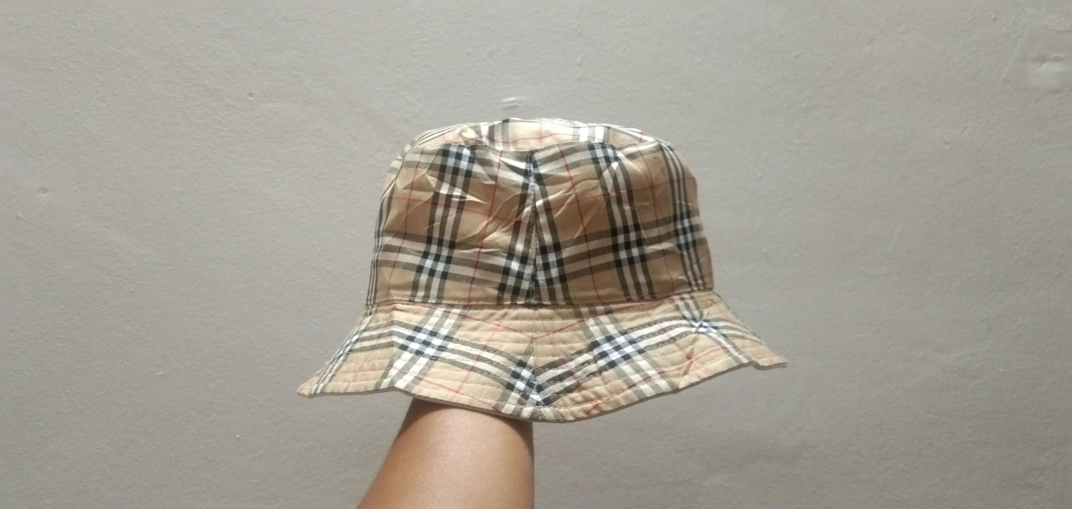 BURBERRY REVERSIBLE HAT - 2