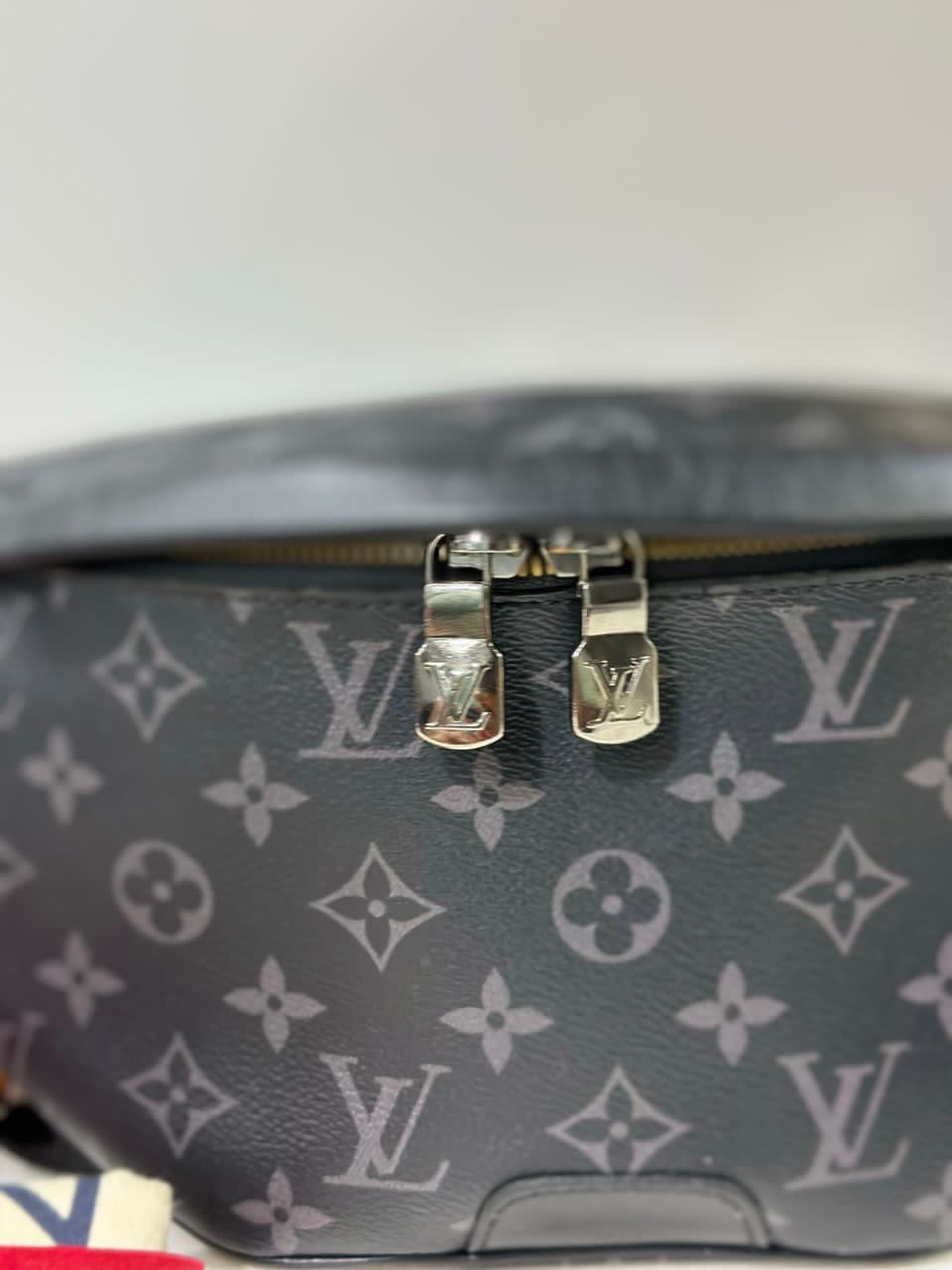 Authentic Louis Vuitton Discovery Bumbag Waist Bag New 2022 - 20