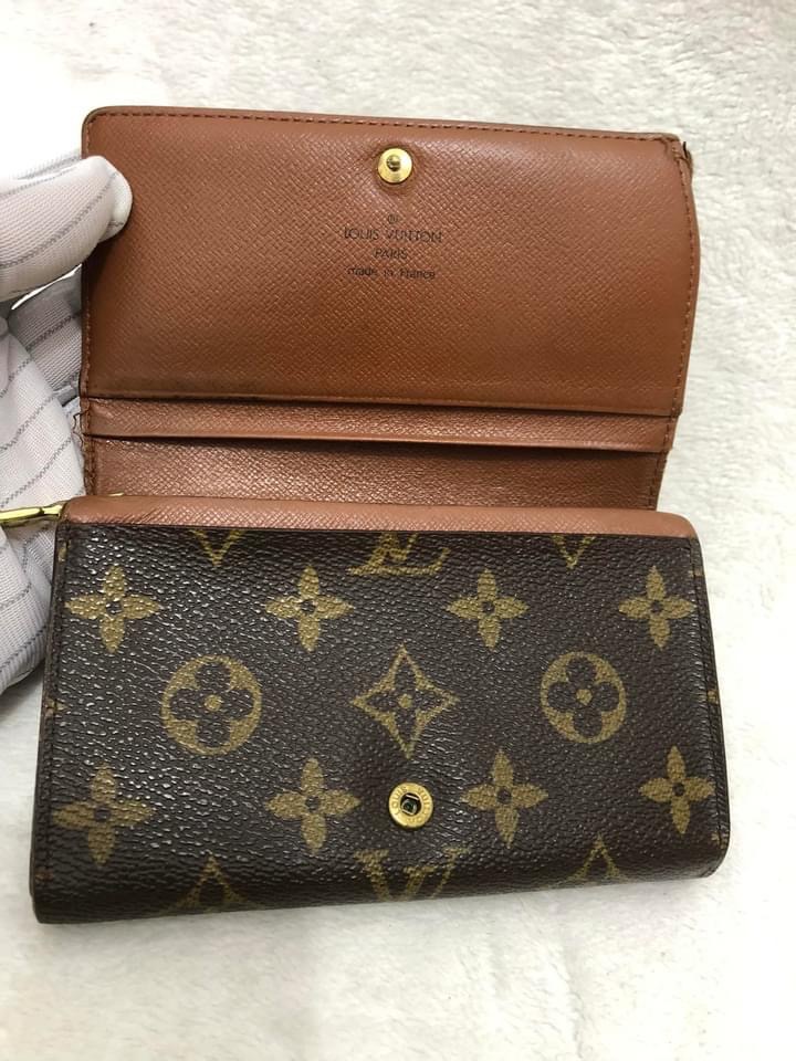 Authentic LOUIS VUITTON Wallet - 2