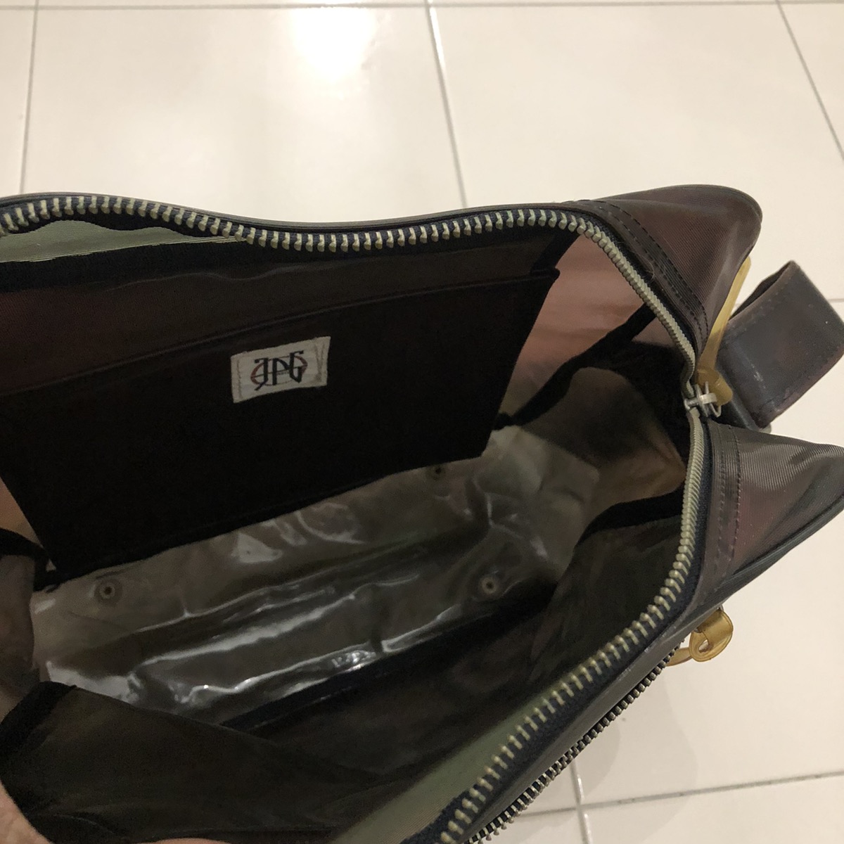 JPG Vinly sling bag - 9