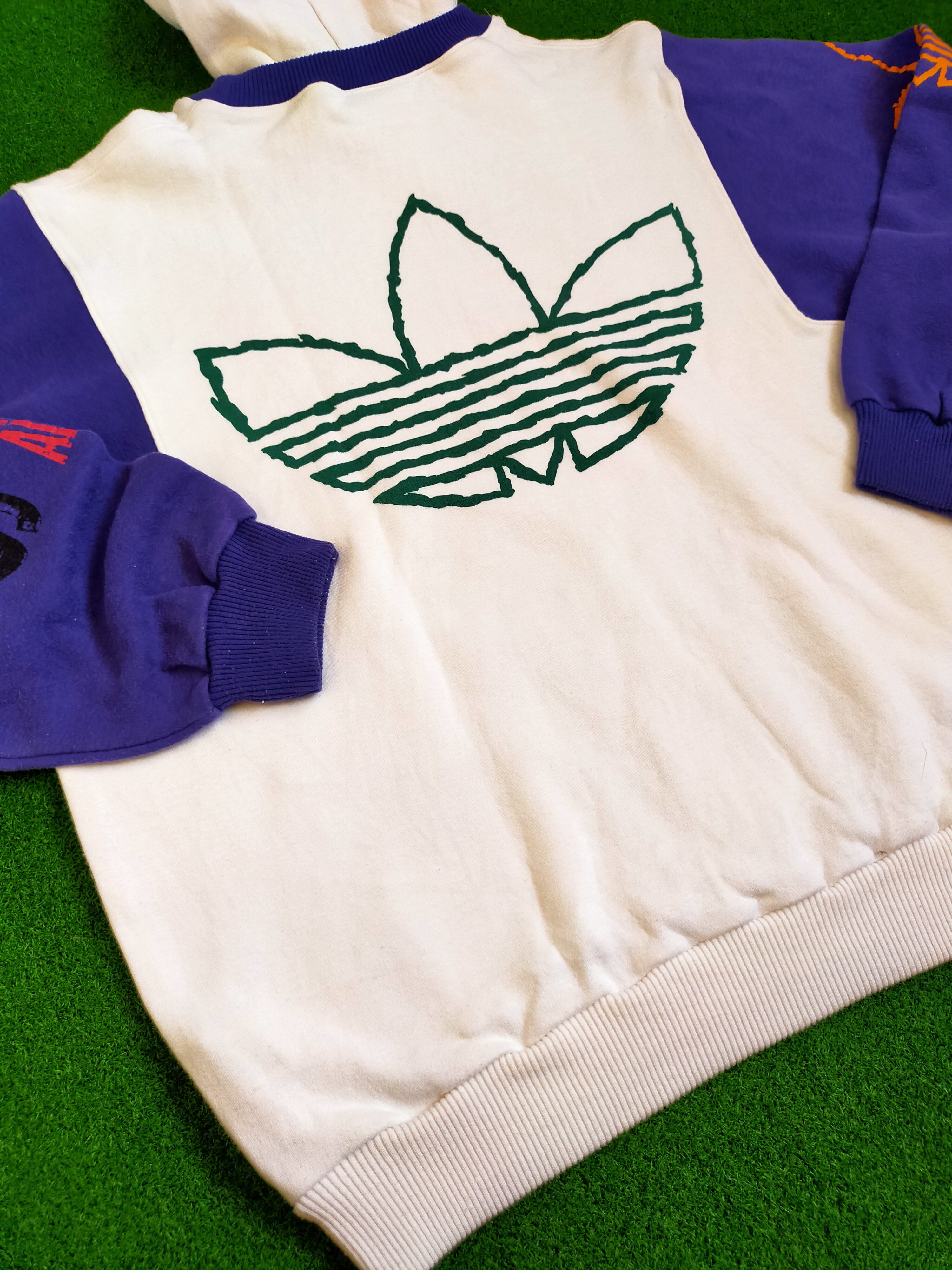 VINTAGE ADIDAS HOODIE - 5