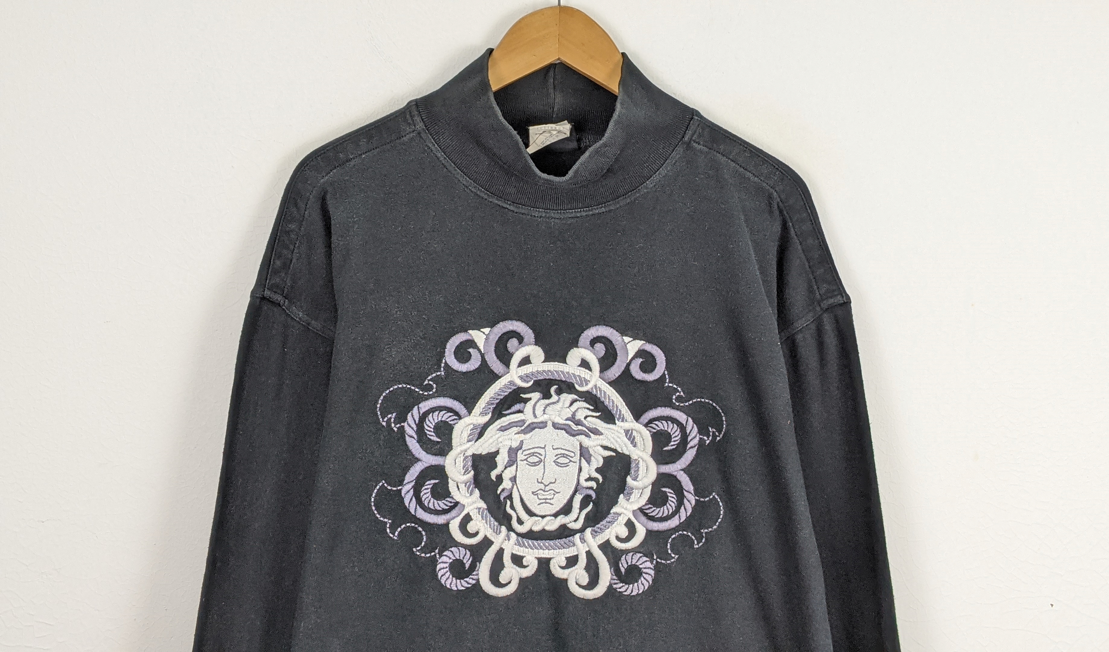 Versace Medusa head embroidery 90s turtleneck sweatshirt - 2