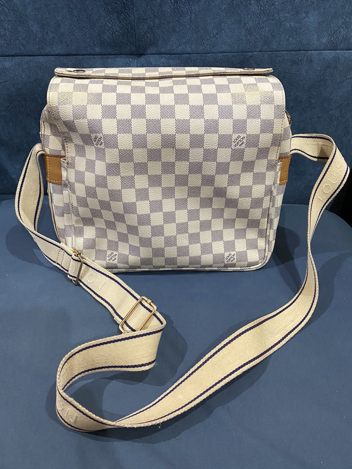 Auth LOUIS VUITTON White Damier Azur Naviglio Crossbody Bag - 2