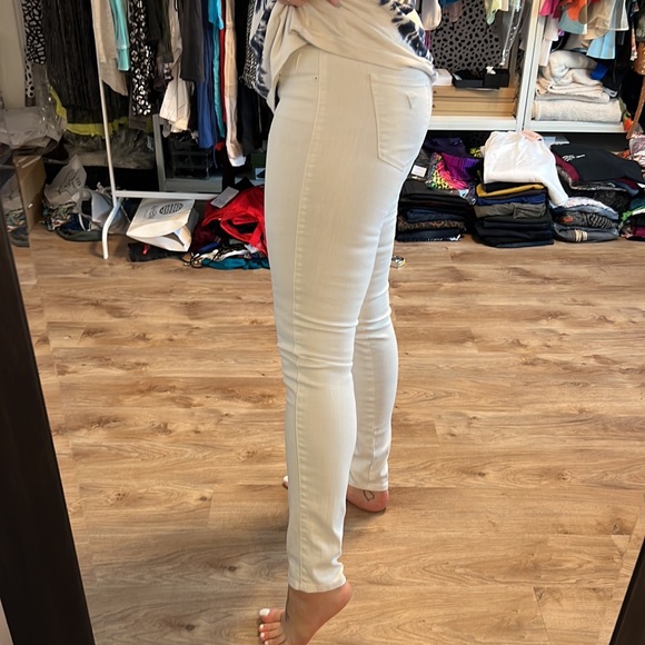 Guess Brittney Skinny Ankle Jeans in White - 11