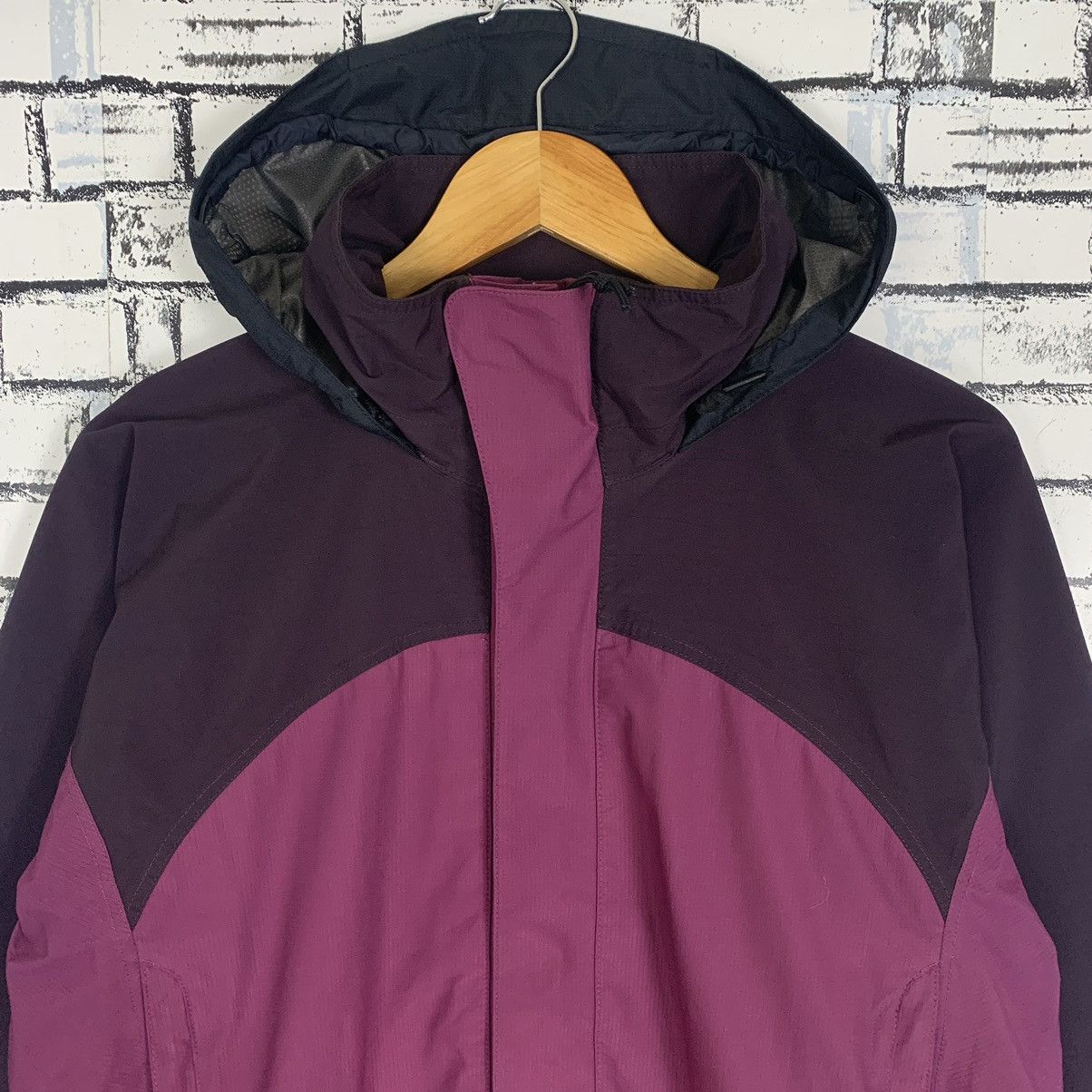 Patagonia Gore-Tex Women Jacket - 2