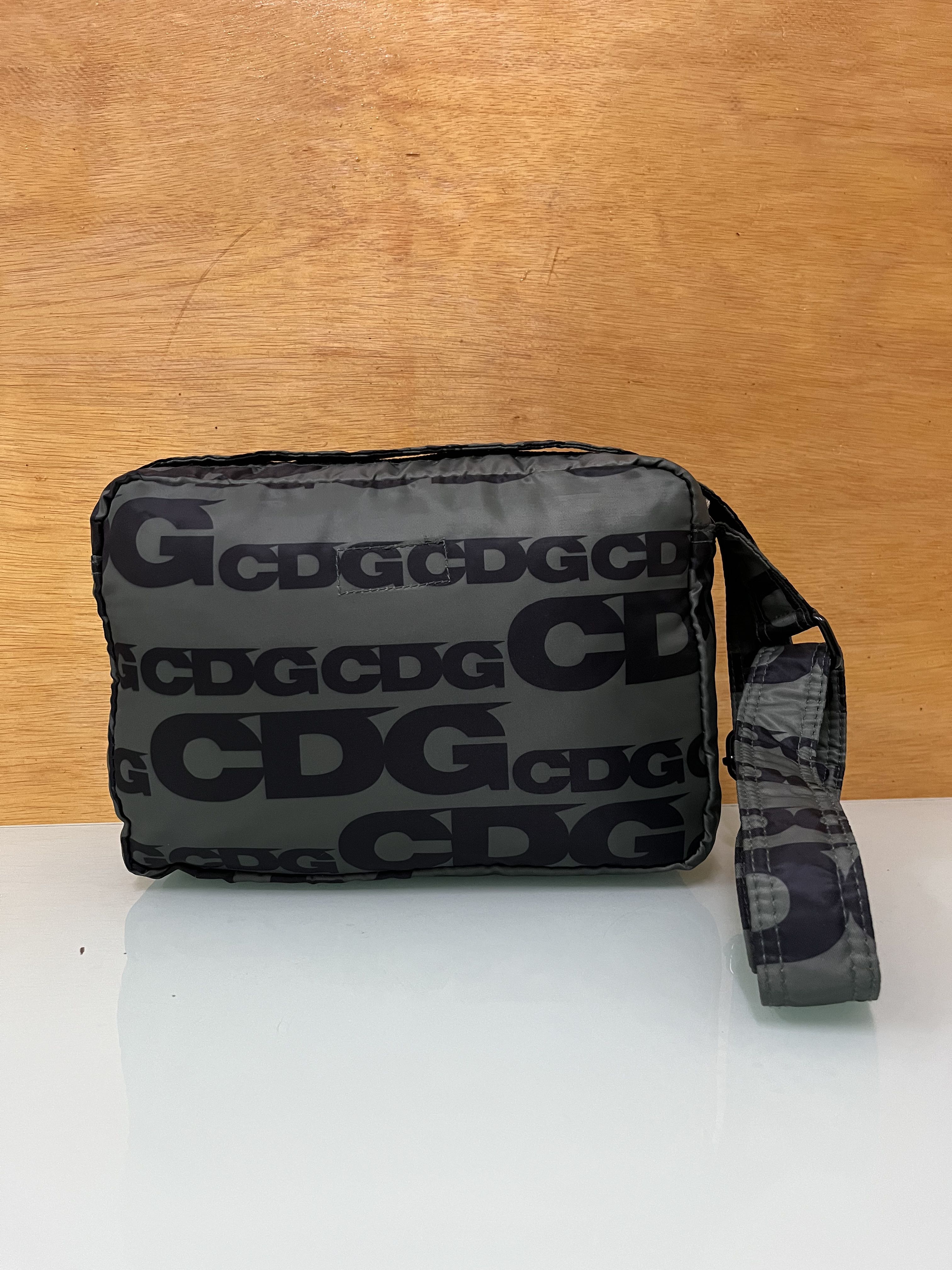 CDG Large Shoulderバッグ CDG: Large Shoulder Bag (Black) | DSMNY E-SHOP