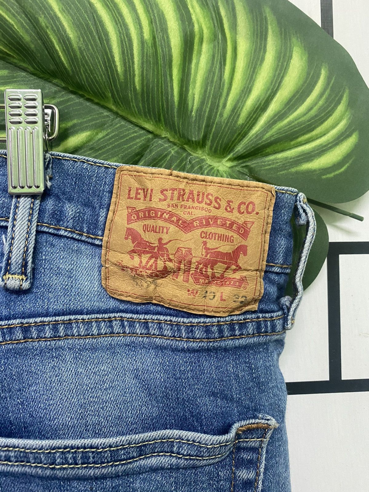 Vintage LEVIS 553 Blue Distressed Denim - L50 - 11