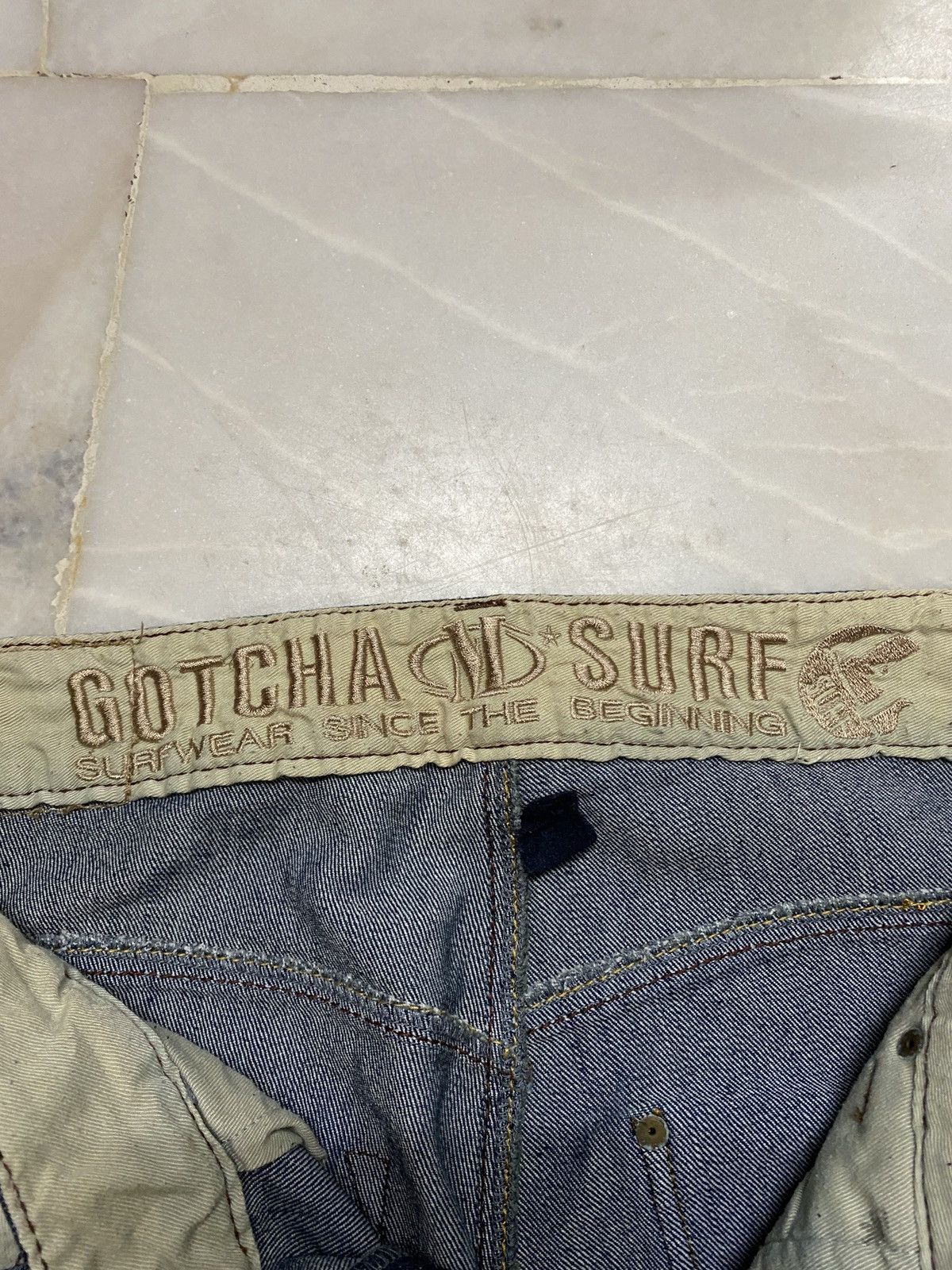 💥Gotcha Surf Embroidere Logo cutting “ L “ Mudwash Jean Rare - 11