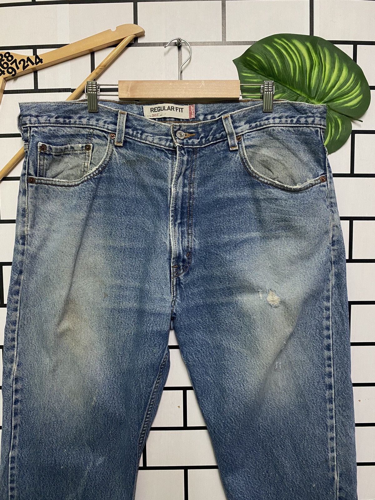 Vintage Levi's 505 Regular Fit Jean -L37 - 4