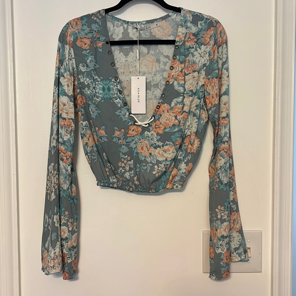 Aila Blue Kewarra Floral Boho Bell Sleeve Cropped Blouse - 3