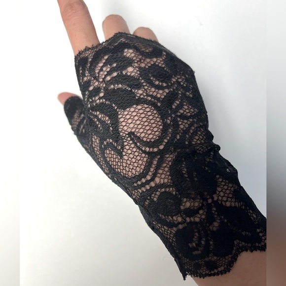 Lace Fingerless Black Gloves - 1