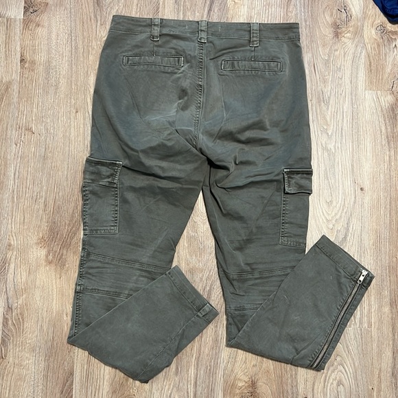 J Brand Maverick Low Rise Cargo Skinny Jeans in Vintage Armadillo Olive - 14