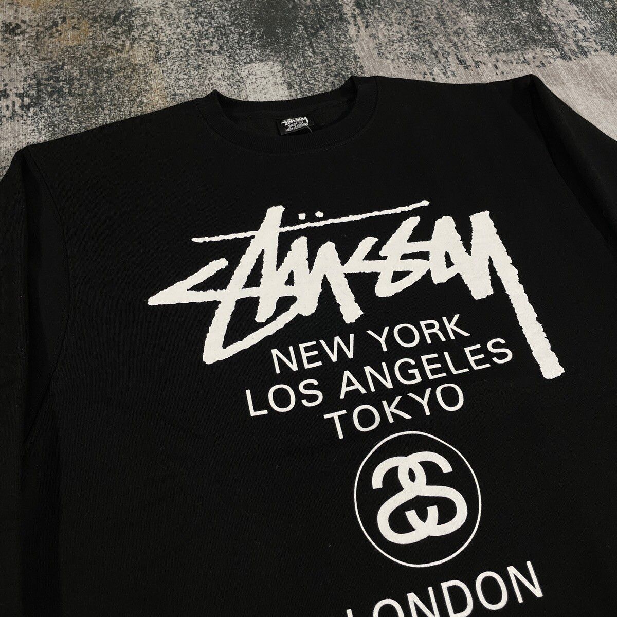 STUSSY WORLDTOUR CREWNECK // BLACK L