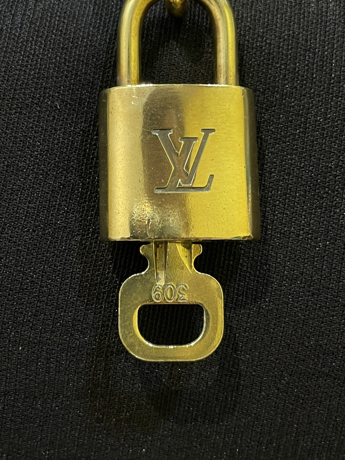 Louis Vuitton padlock / key / chain gold - 3