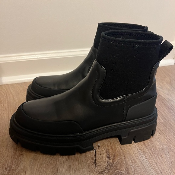 H&M Chunky Chelsea Boot - 10