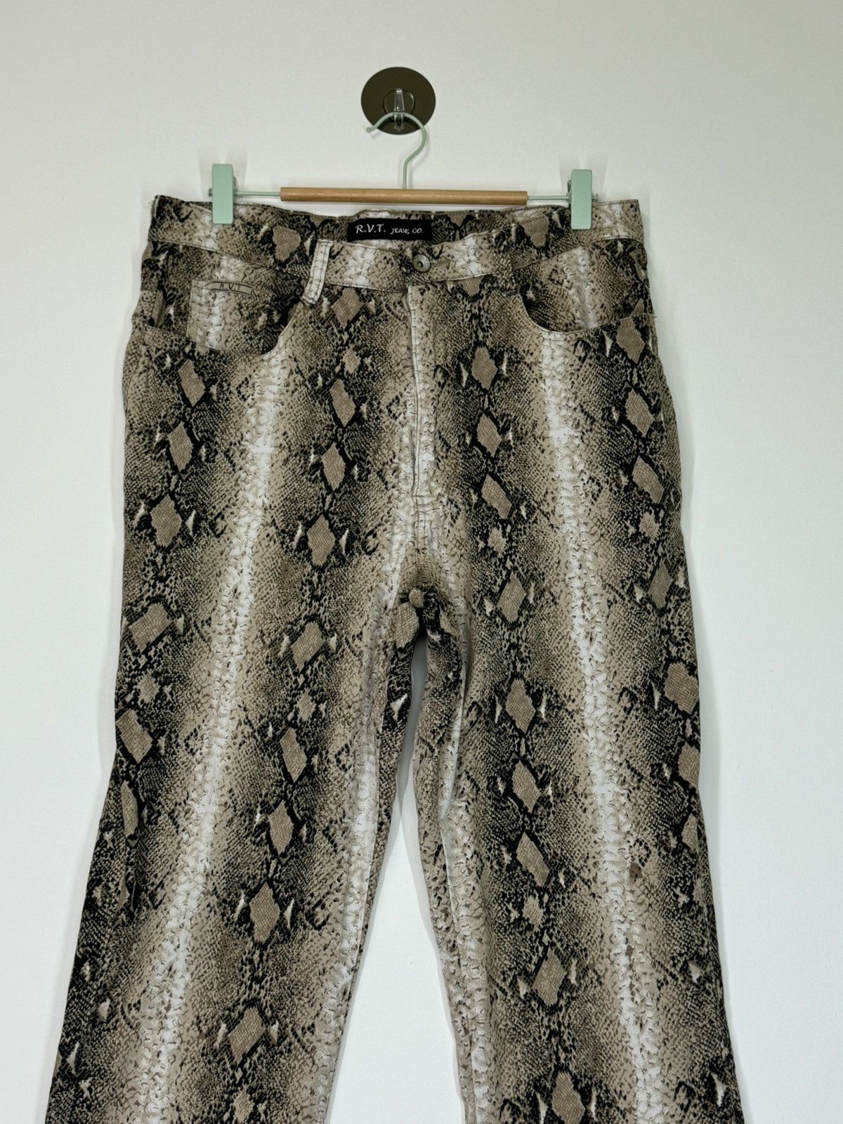 RVT Snake Design Full Print Pants - 3