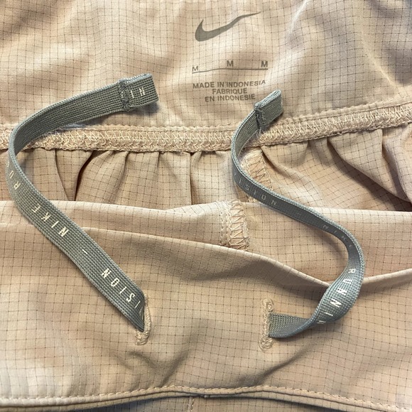 Nike Dri-FIT Run Division Tempo Luxe Shorts Zip Panel Round Hem Powder Pink M - 5