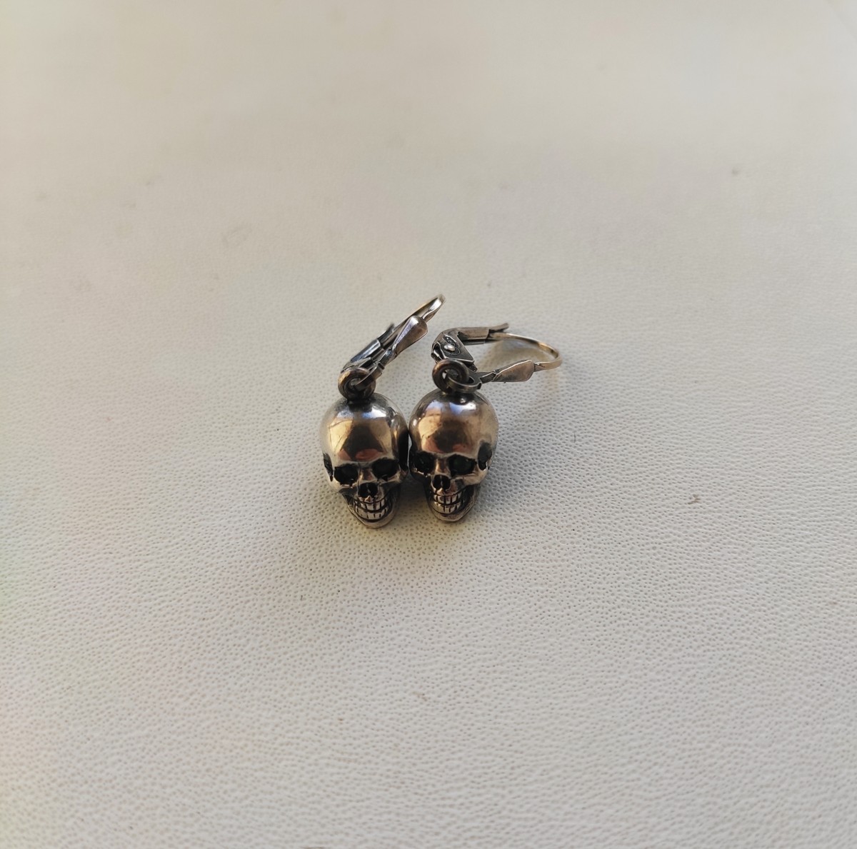 Ugo Cacciatori - Tiny skull EMERALDS earrings.Like Chrome Hearts - 2