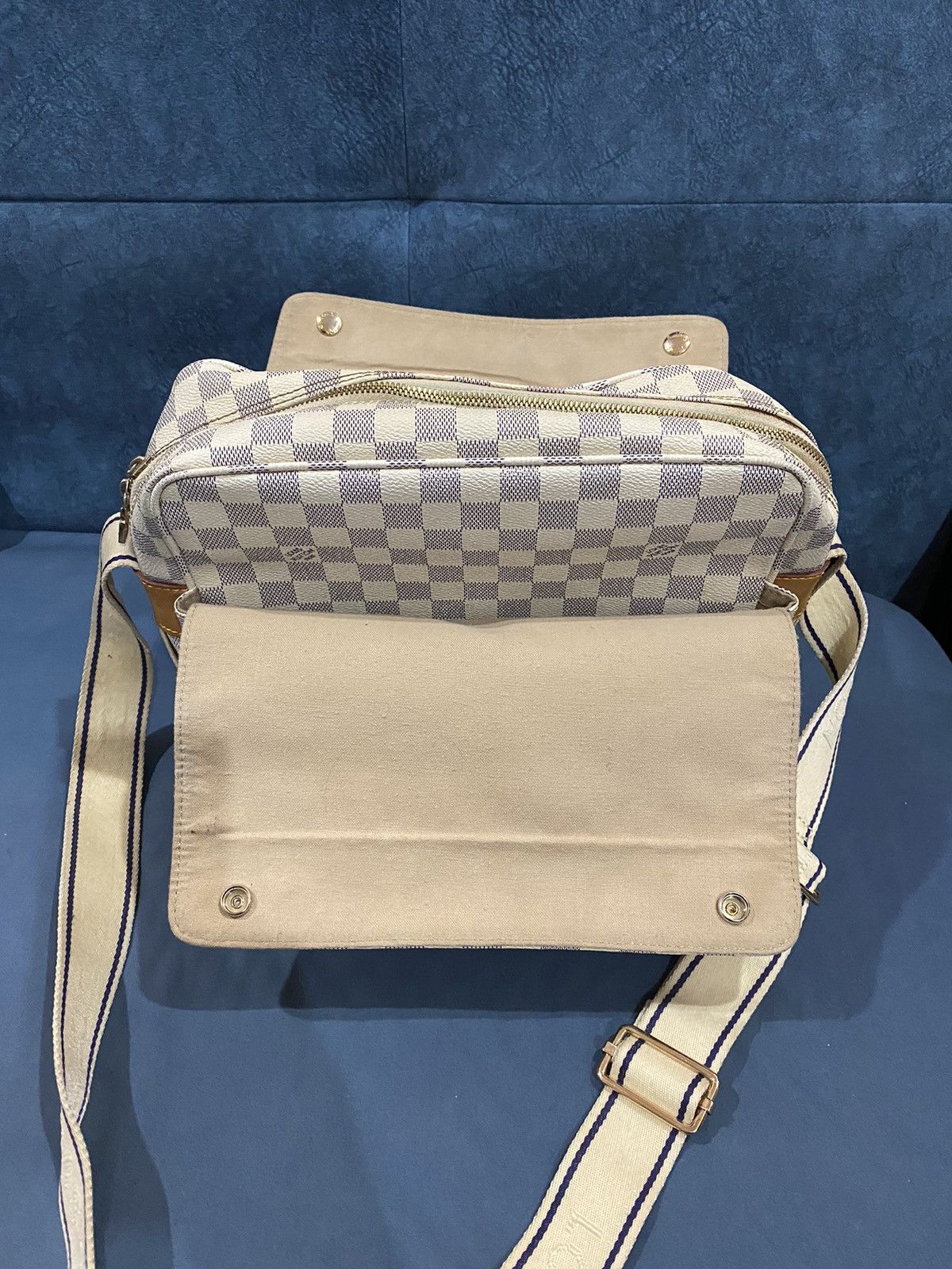 Auth LOUIS VUITTON White Damier Azur Naviglio Crossbody Bag - 11