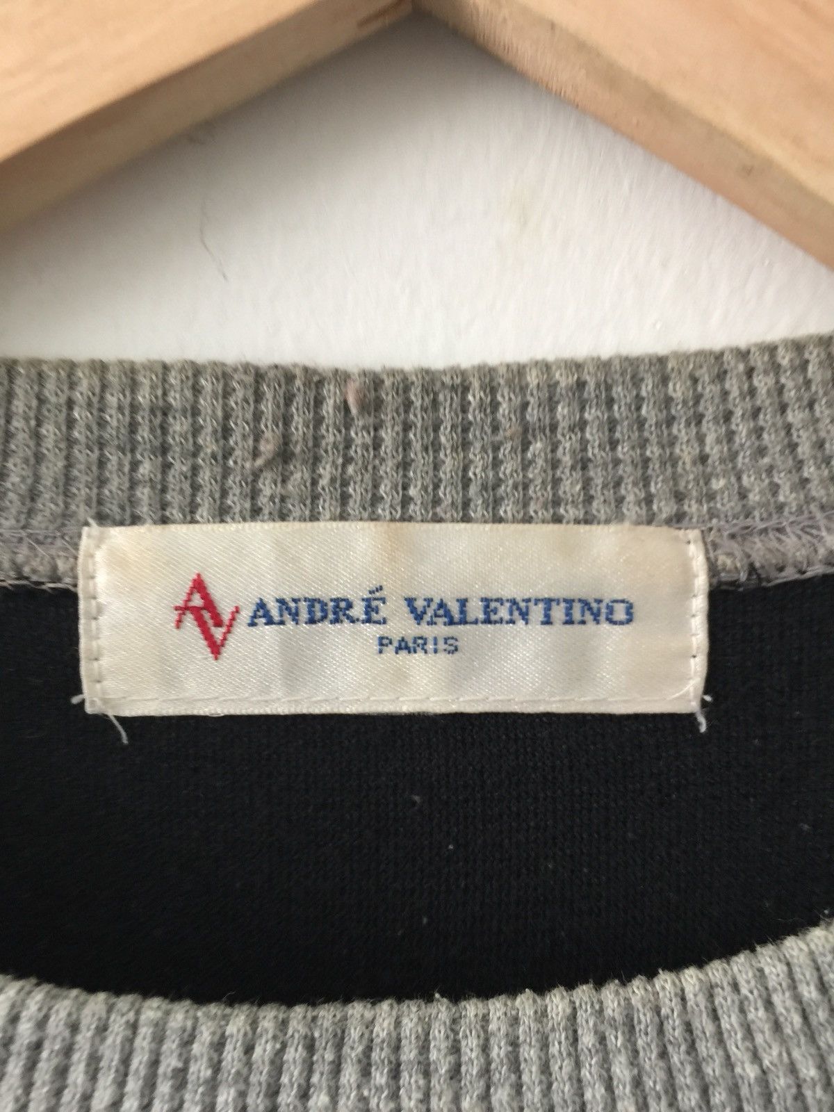 Vintage - Andre Valentino Big Logo Sweatshirts 22x28 - 2