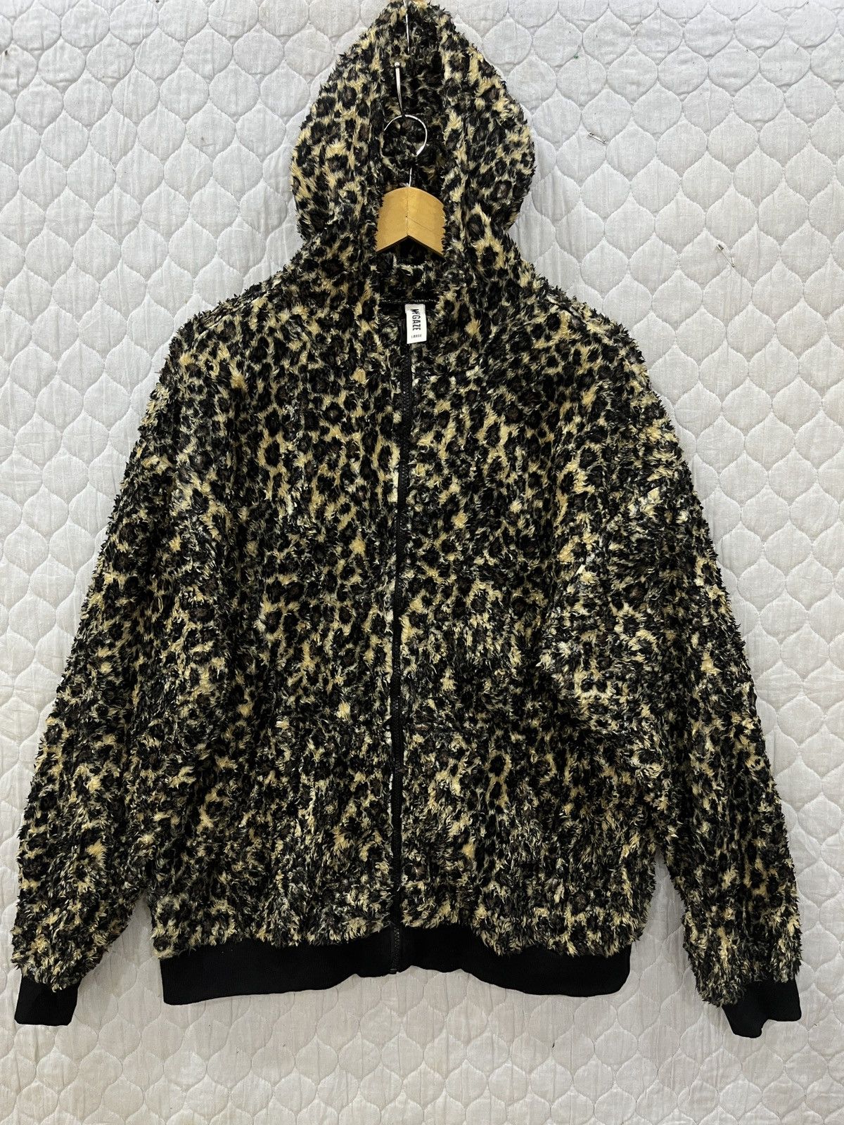 Japanese Brand - (Eee). MODISH GAZE LEOPARD HOODIE SWEATER - 1