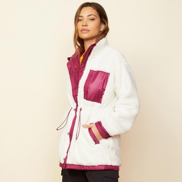 MONROW Reversible Sherpa Lined Jacket In Dragon Fruit - 4