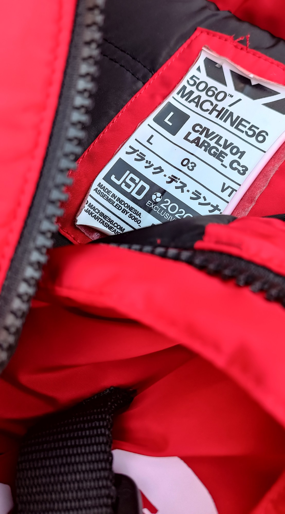 MACHINE56™ M56®/VT-R_G1 RED VARIANT PUFFER VEST ©2020_ ブラック・デス・ランナー - 13