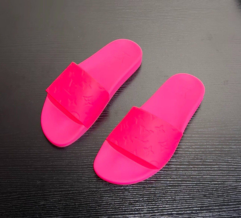 Louis Vuitton embossed logo casual slippers - 1