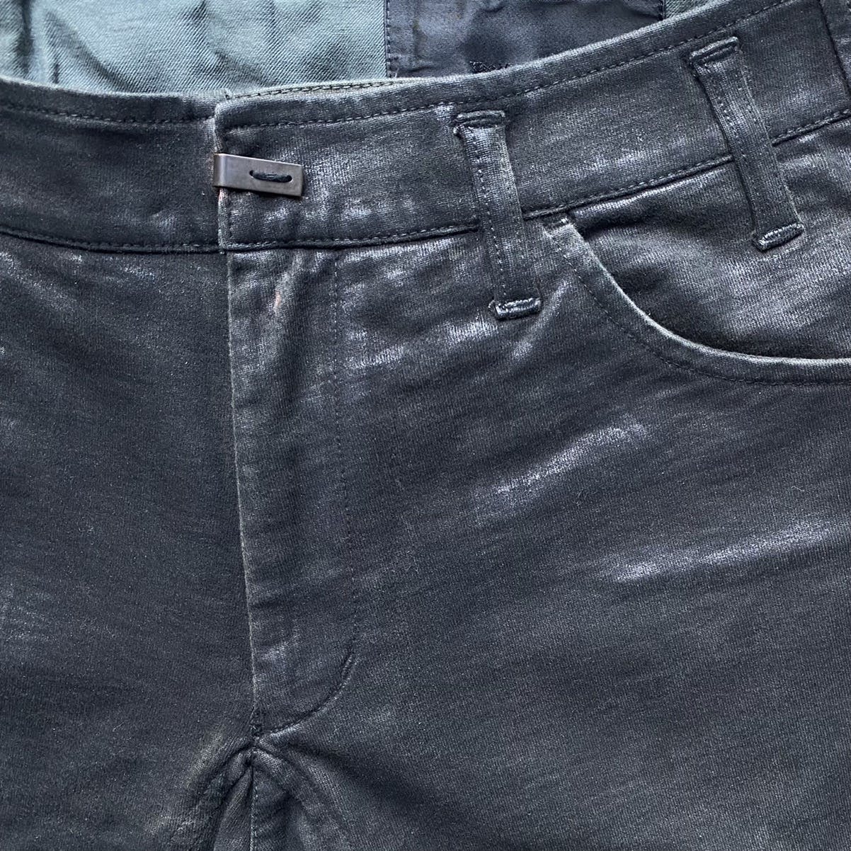 The Viridi-Ann Black Wax Jogg Jeans - 4