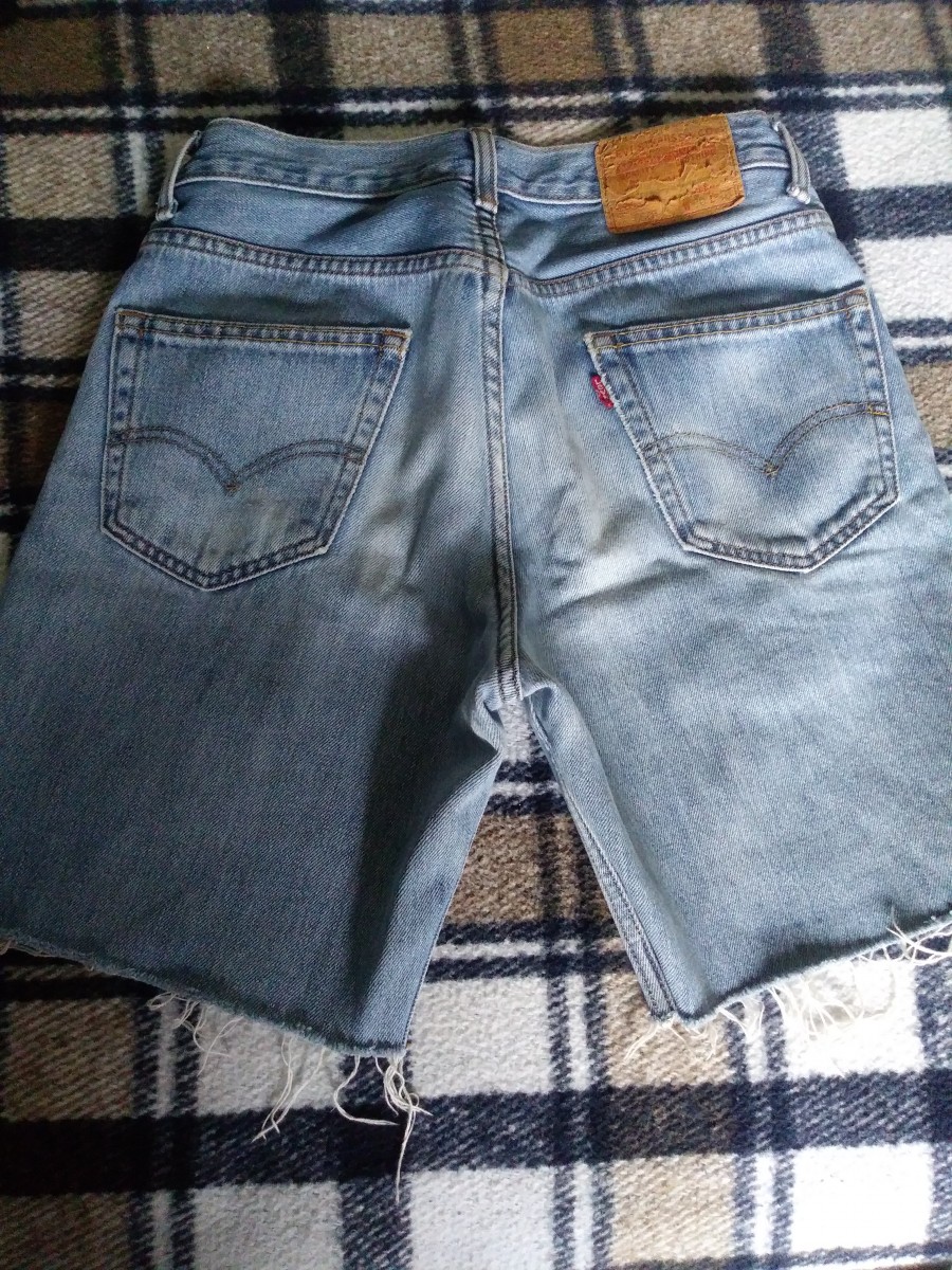 VINTAGE Levi's 550 30x30 Cut off Denim Shorts - 5