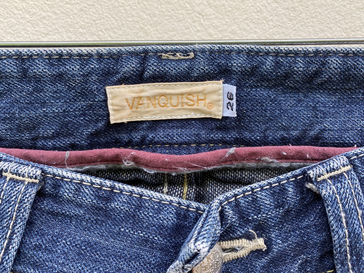 Vanquish - VANQUISH Distressed Painter Bootcuts Jeans - 9