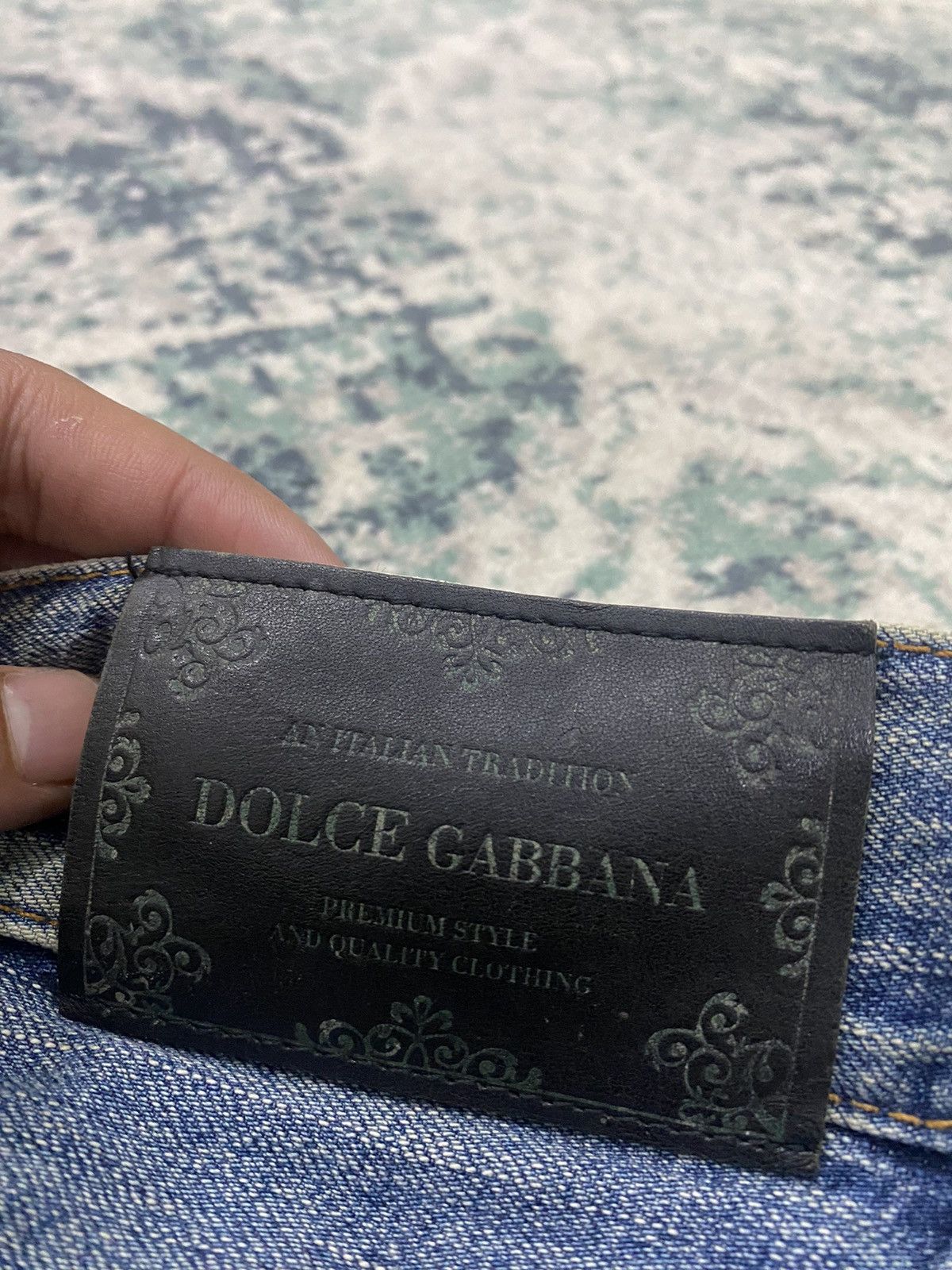 Dolce & Gabbana D&G Luxury Distressed Denim Neans - 19