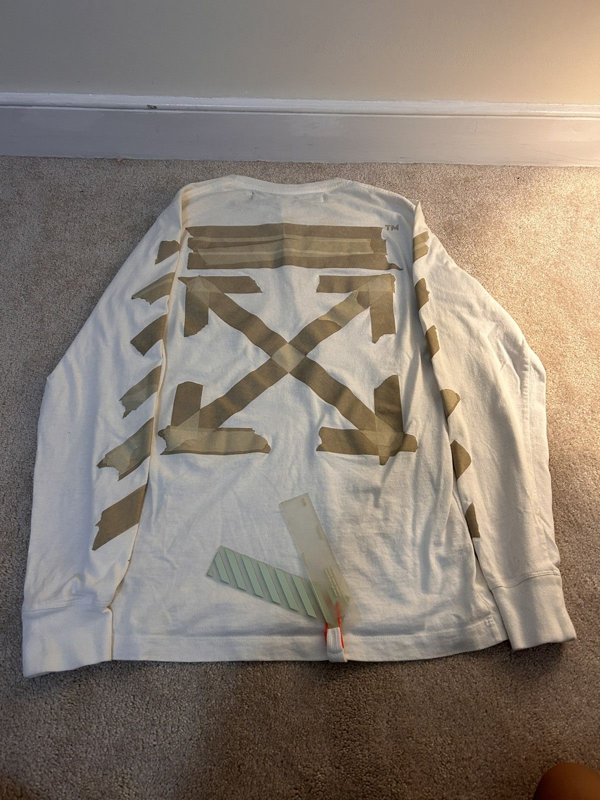 Off white back tape arrow beige tee - 2